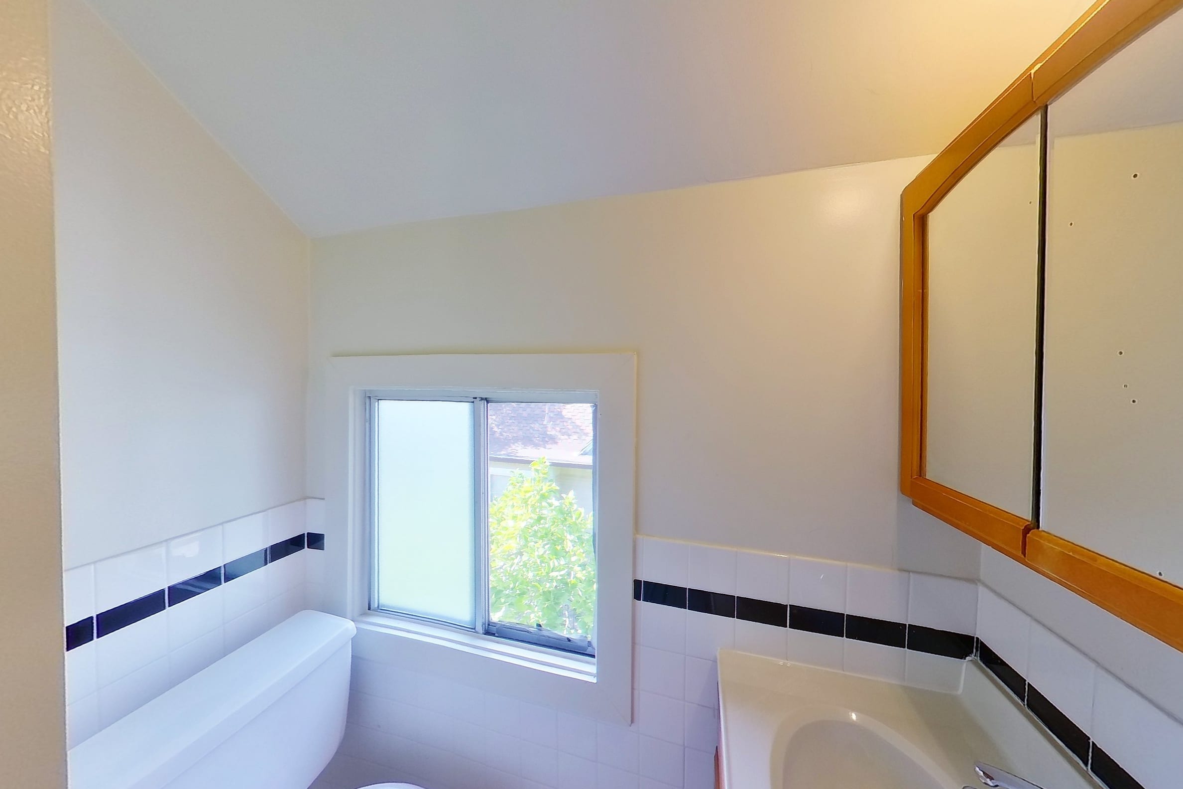 2545 Benvenue Ave #3 — photo 10