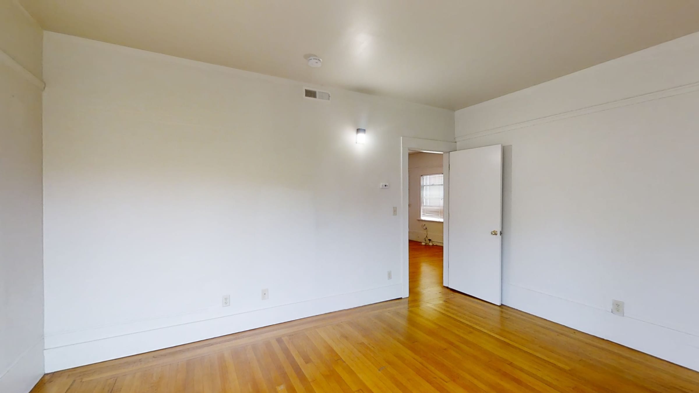 2817 Hillegass Ave — photo 8