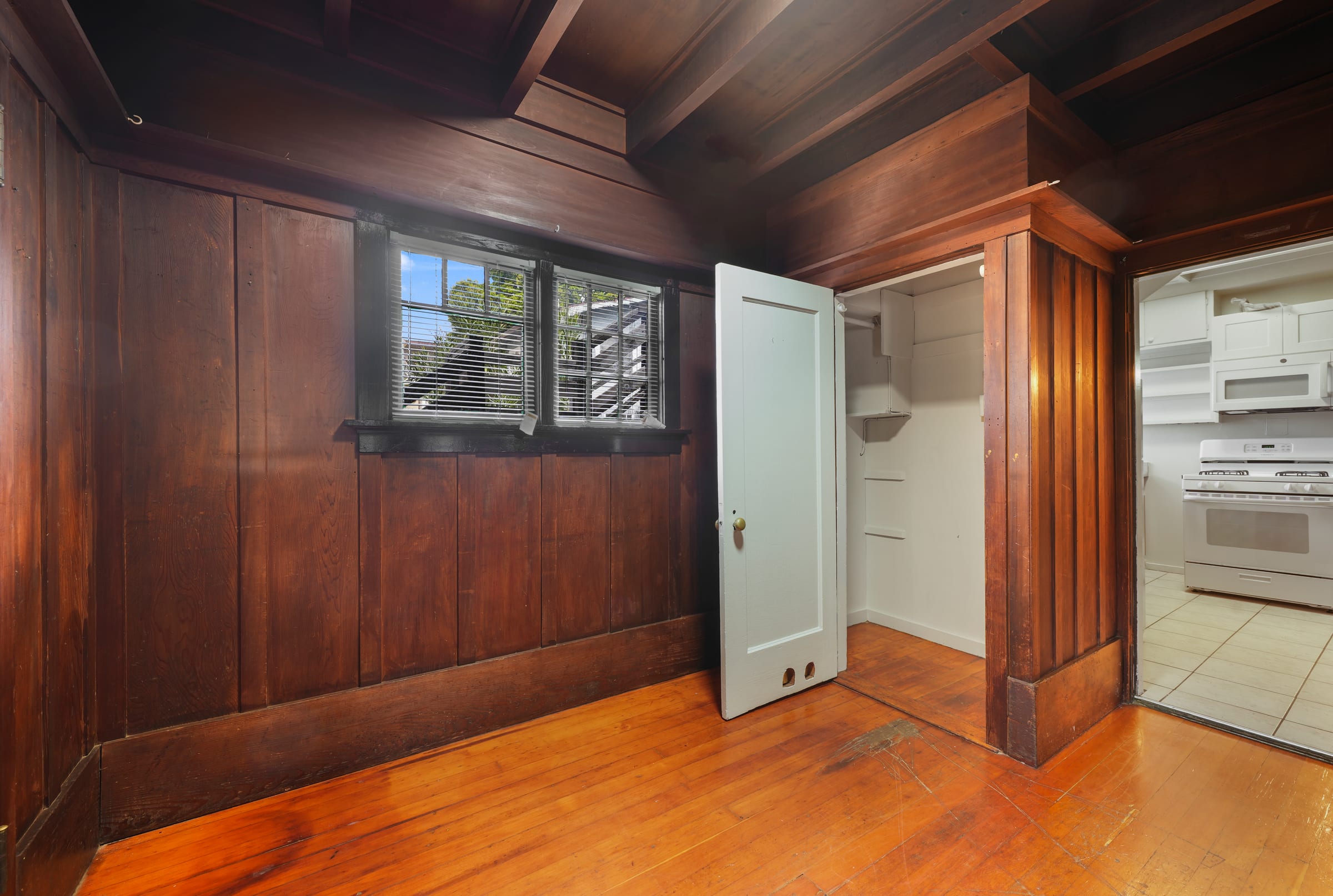2551 Benvenue Ave — photo 2