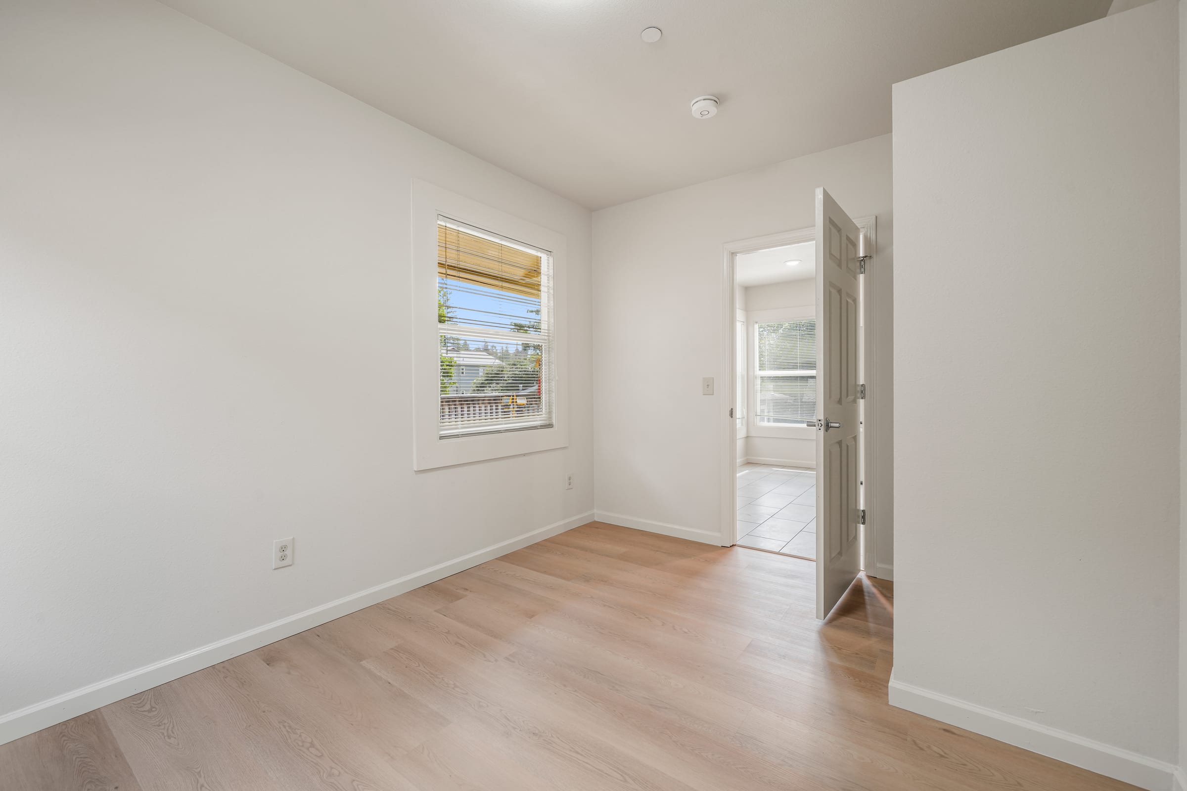 2541 Benvenue Ave — photo 7