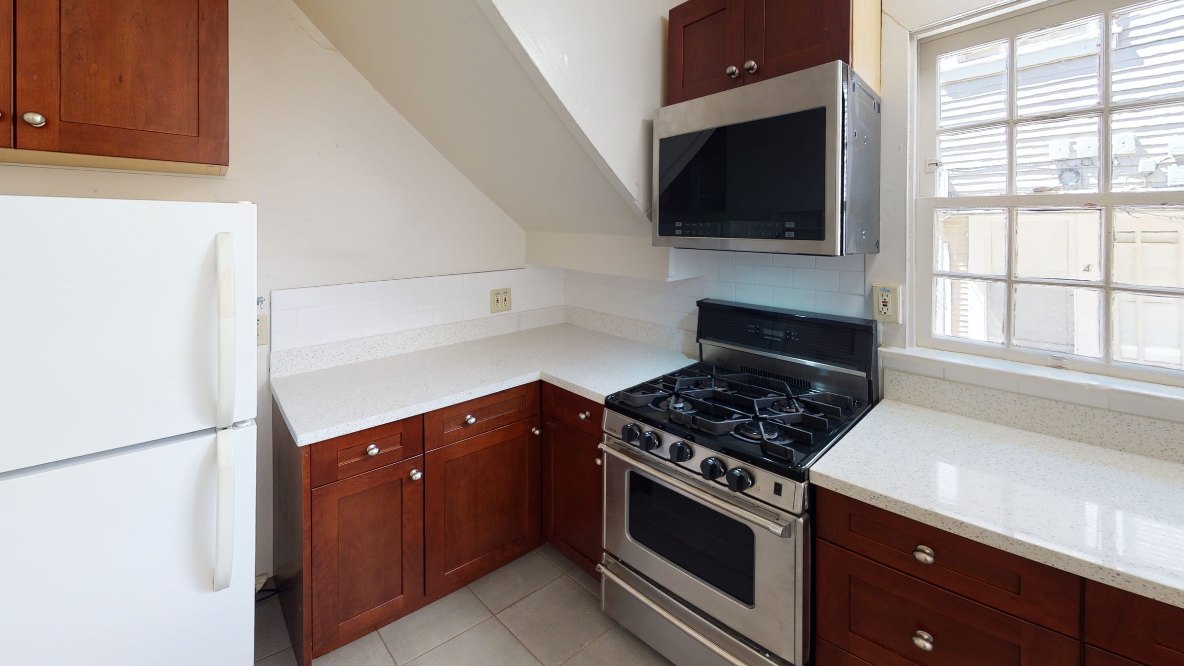 2549 Benvenue Ave #House — photo 25