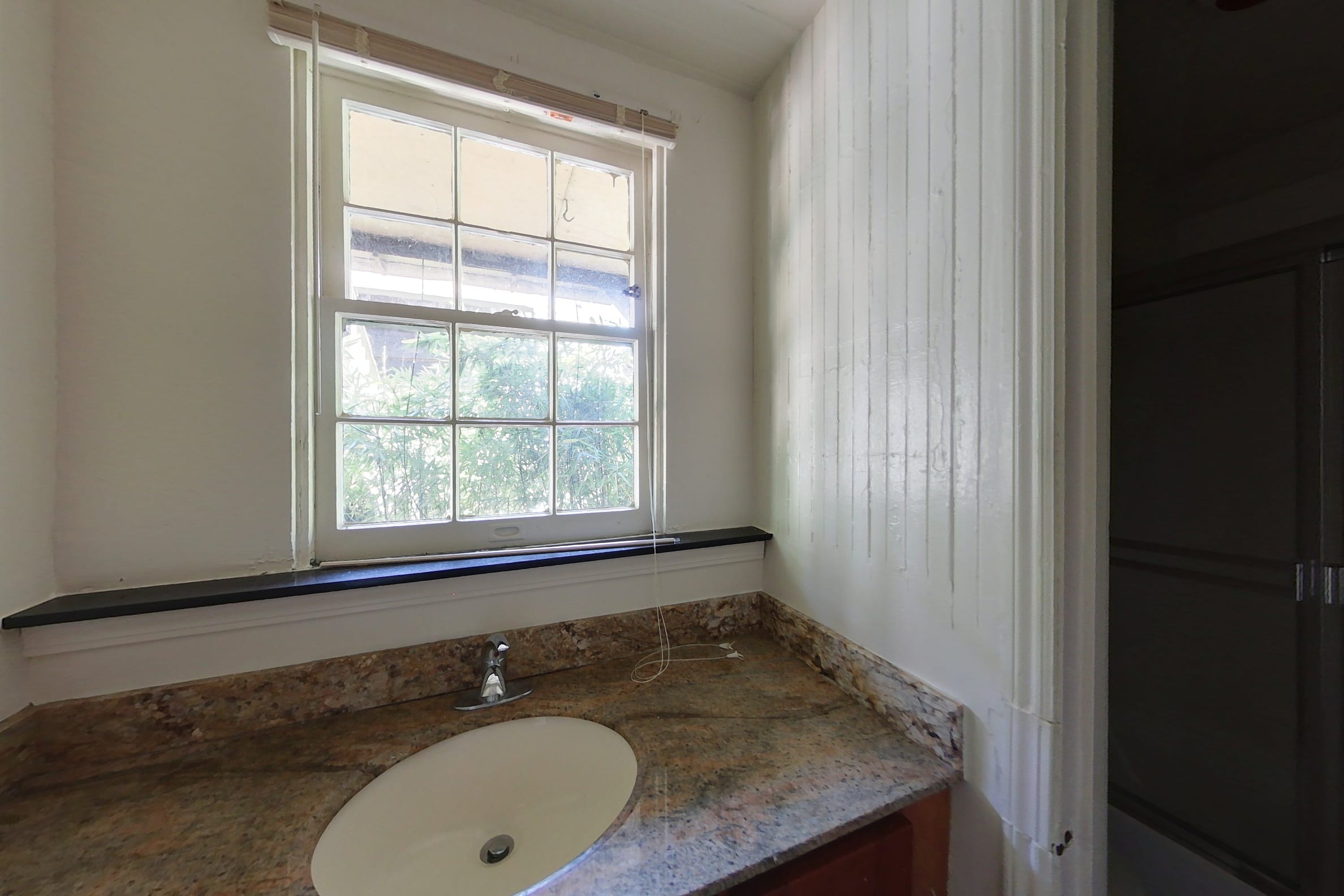 2553 Benvenue Ave #House — photo 8