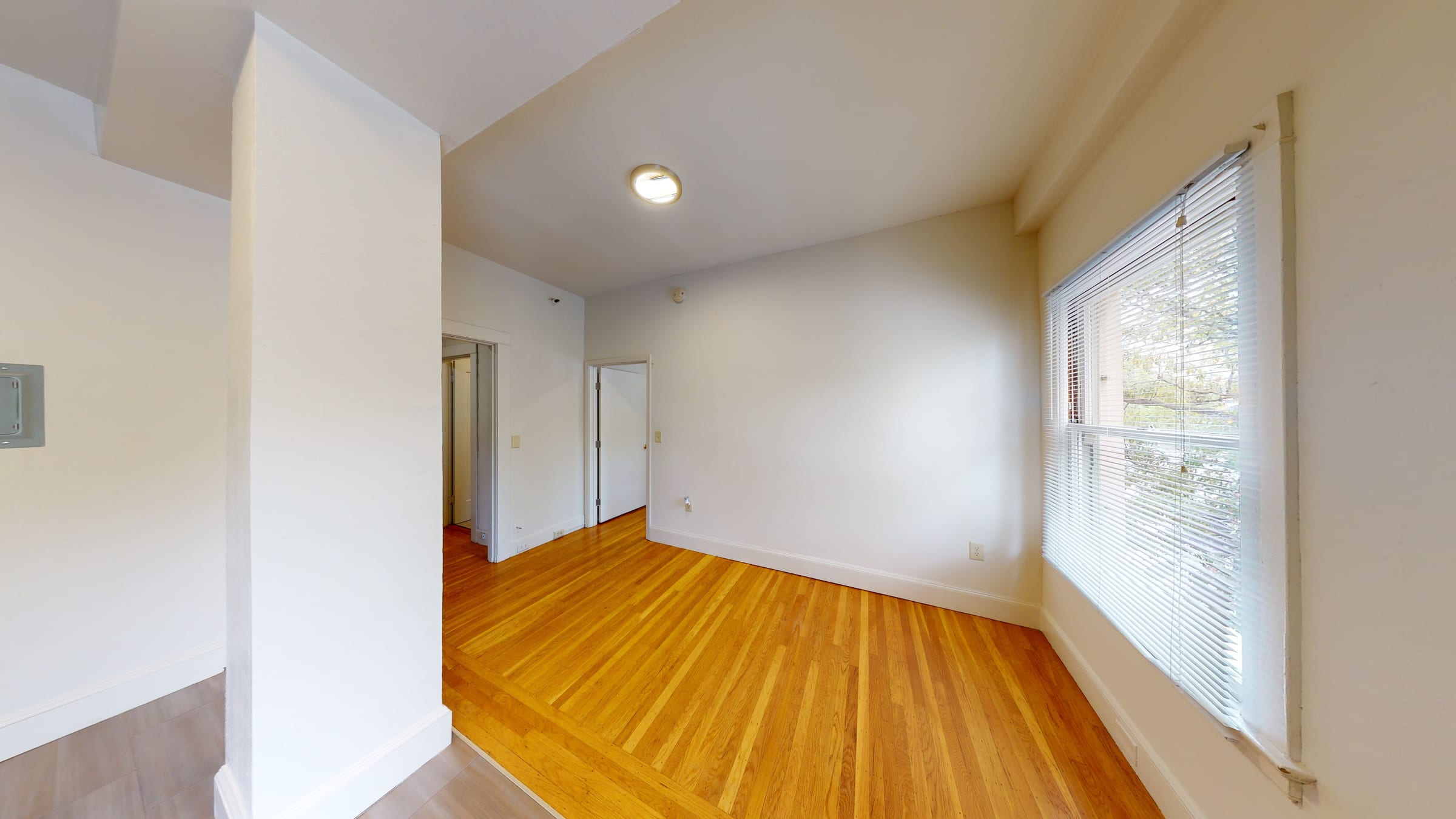 2322 Shattuck Ave #202 — photo 2