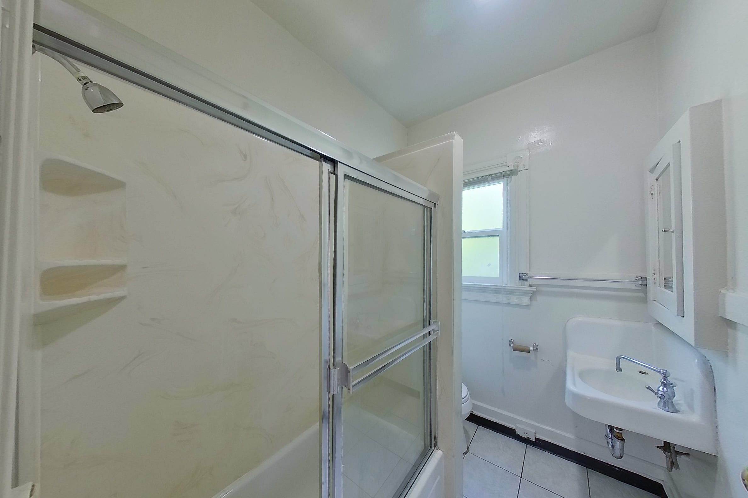 2545 Benvenue Ave #2 — photo 6