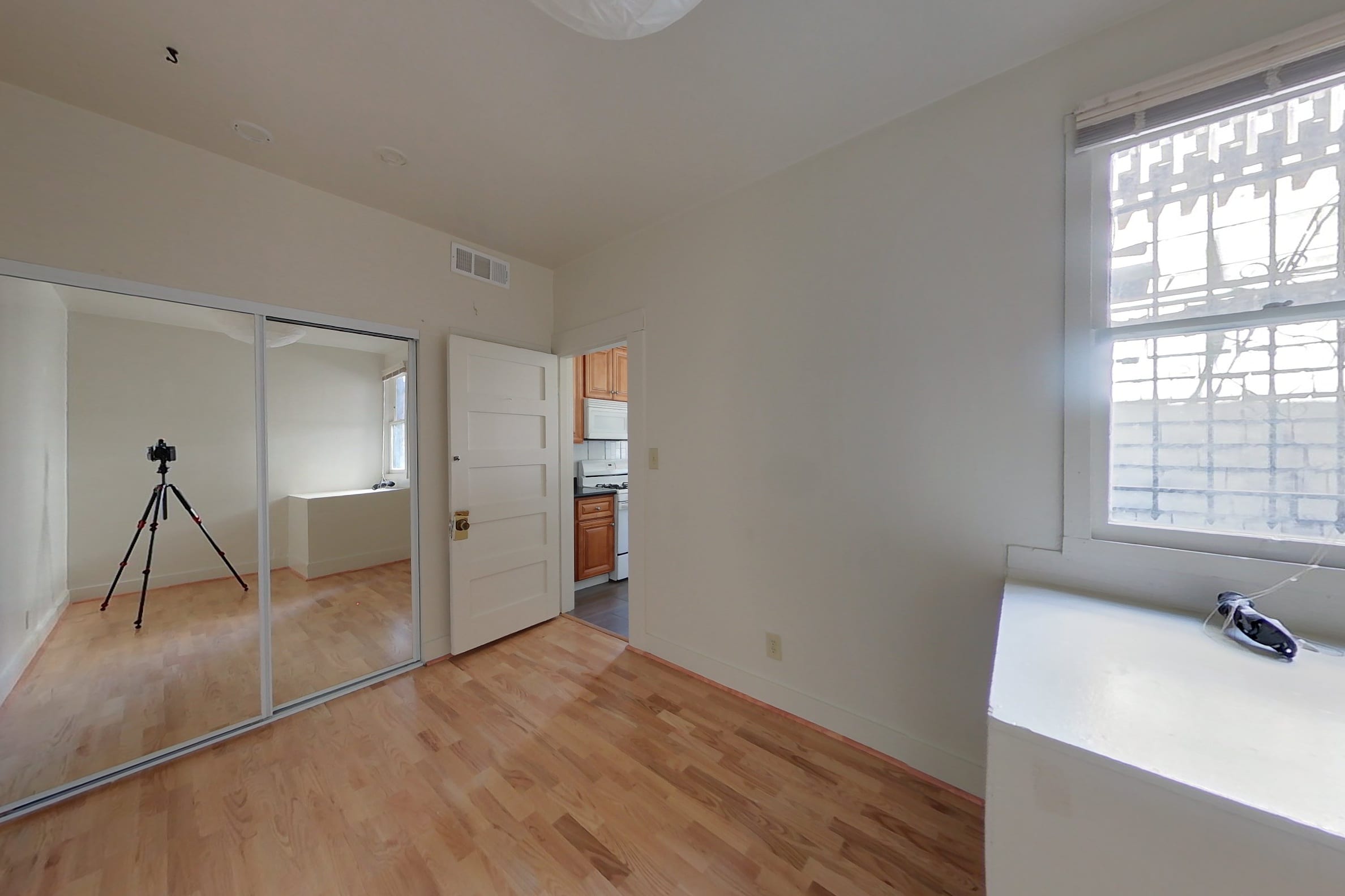 2553 Benvenue Ave #House — photo 11