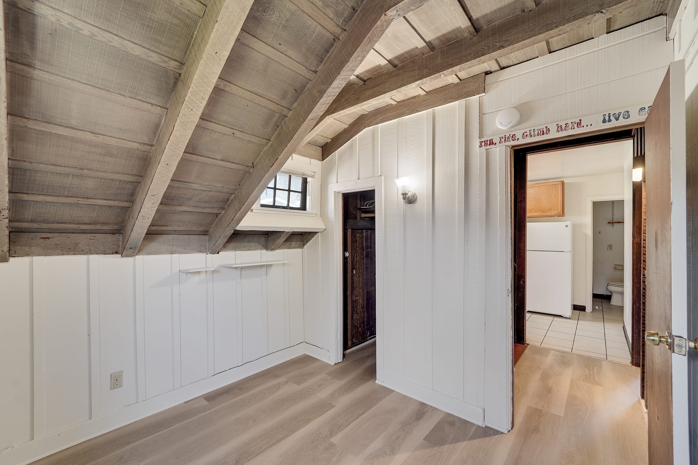 2551 Benvenue Ave #A — photo 17