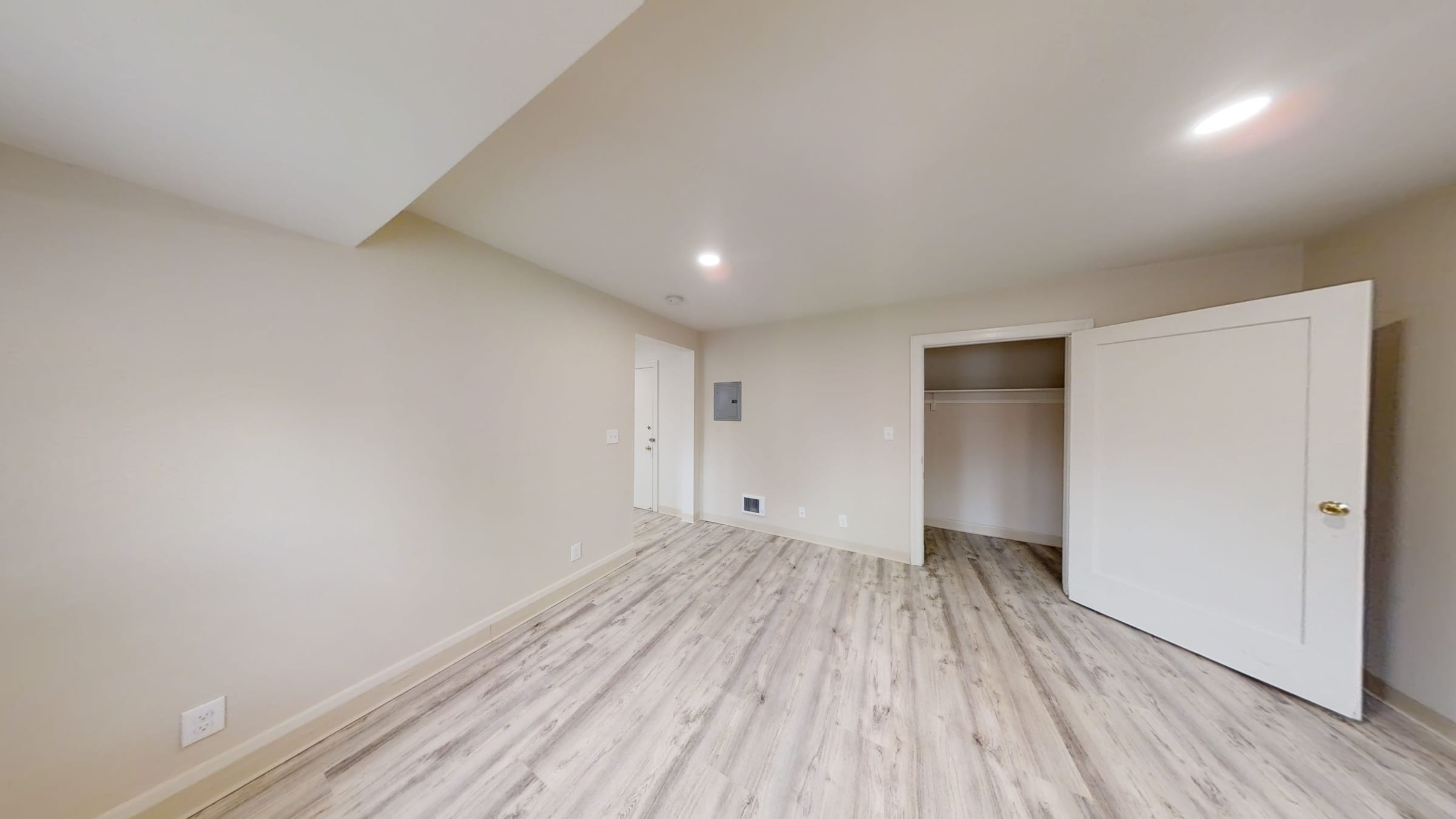 1799 Euclid Ave #30 — photo 4