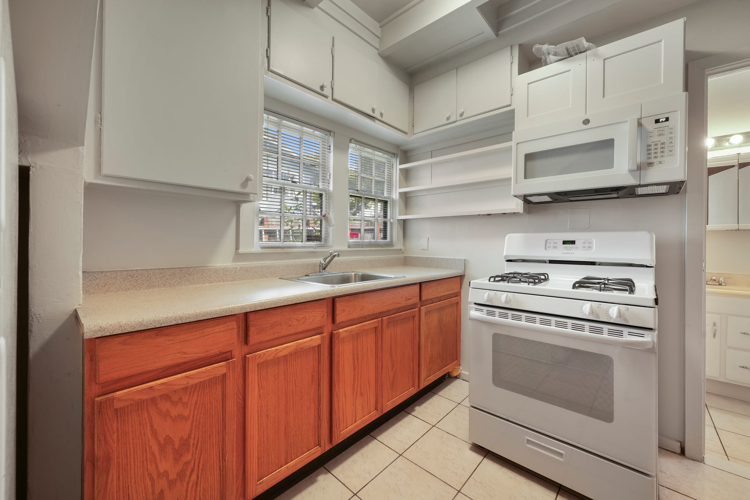 2551 Benvenue Ave — photo 7