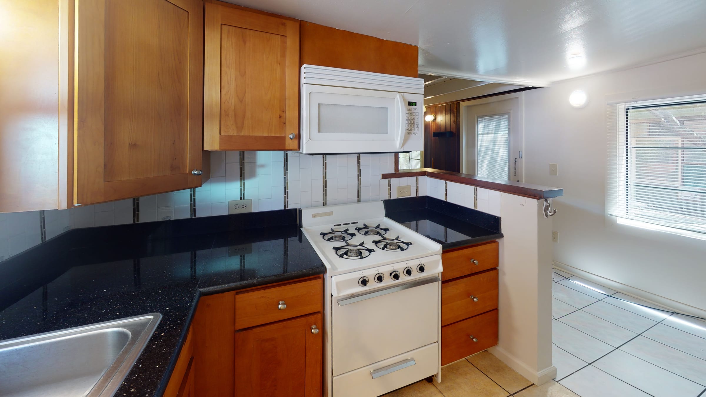 2551 Benvenue Ave #B — photo 12