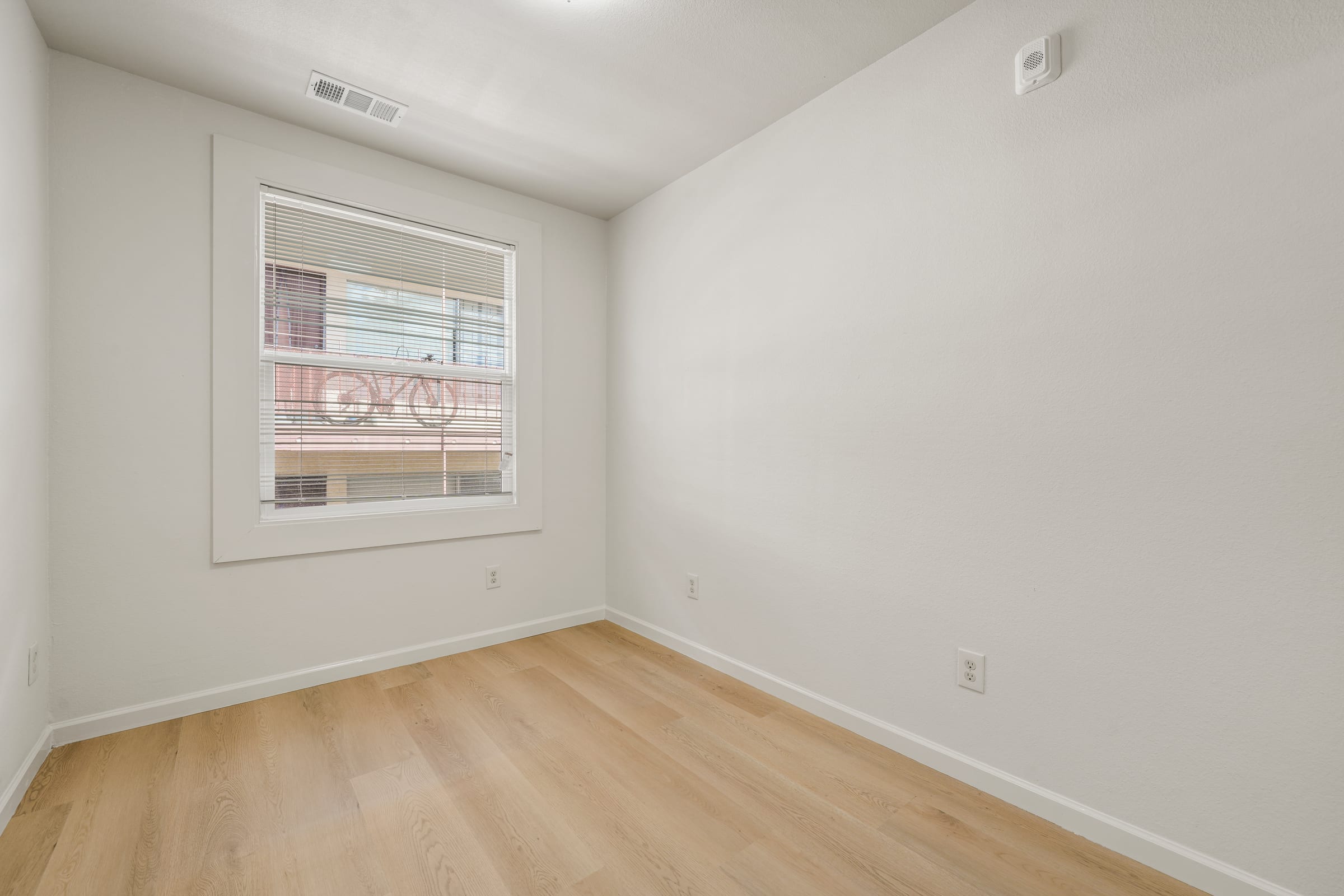 2541 Benvenue Ave — photo 11