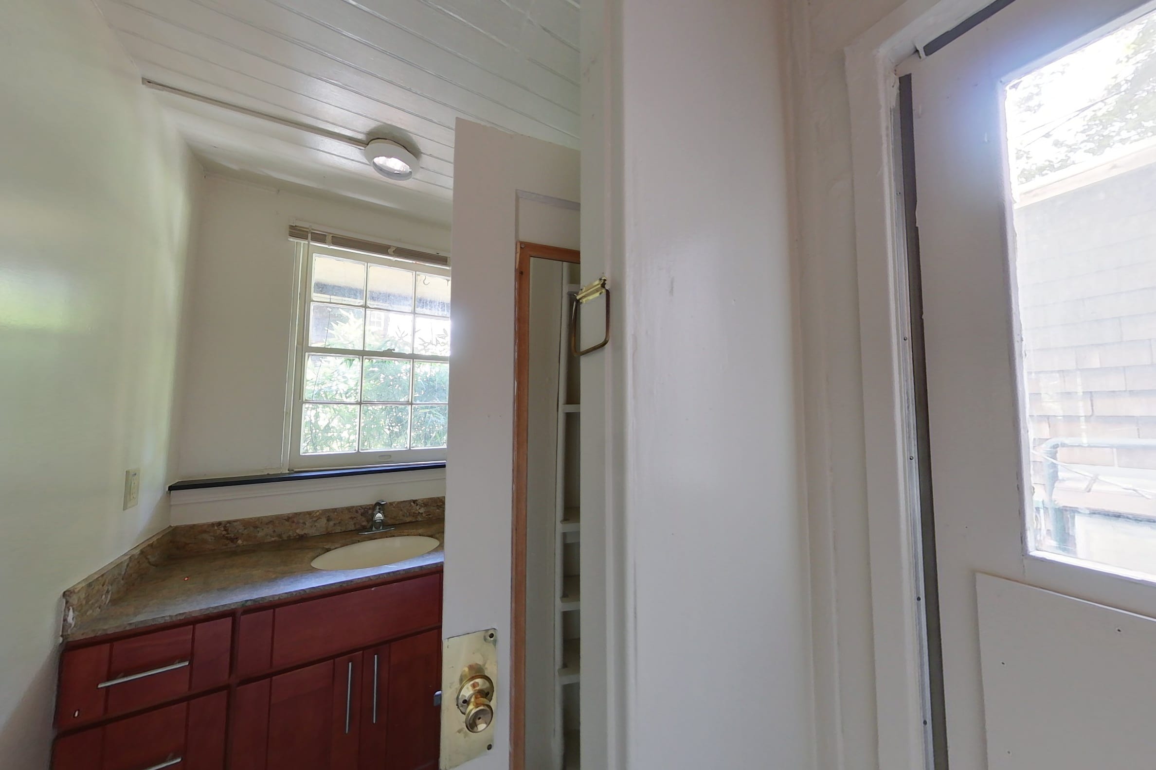 2553 Benvenue Ave #House — photo 7