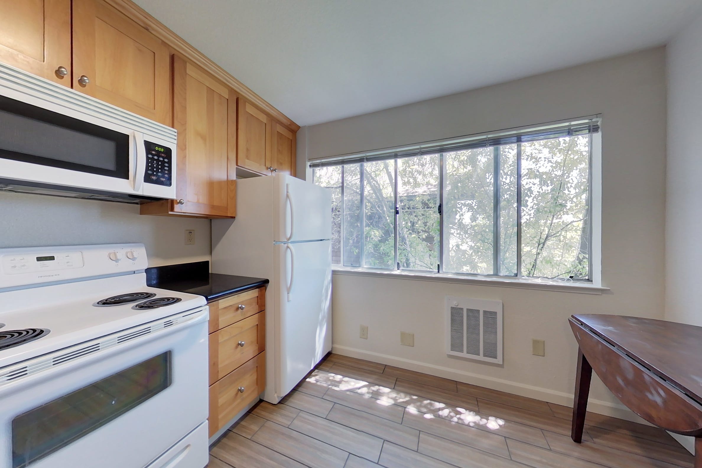 2610 Regent St. #202 — photo 3