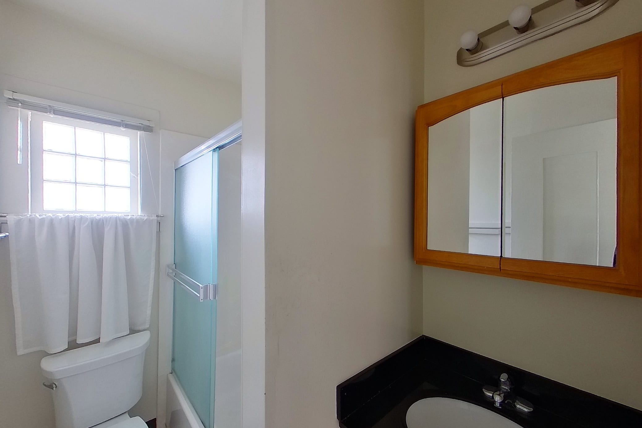 2545 Benvenue Ave #D — photo 14