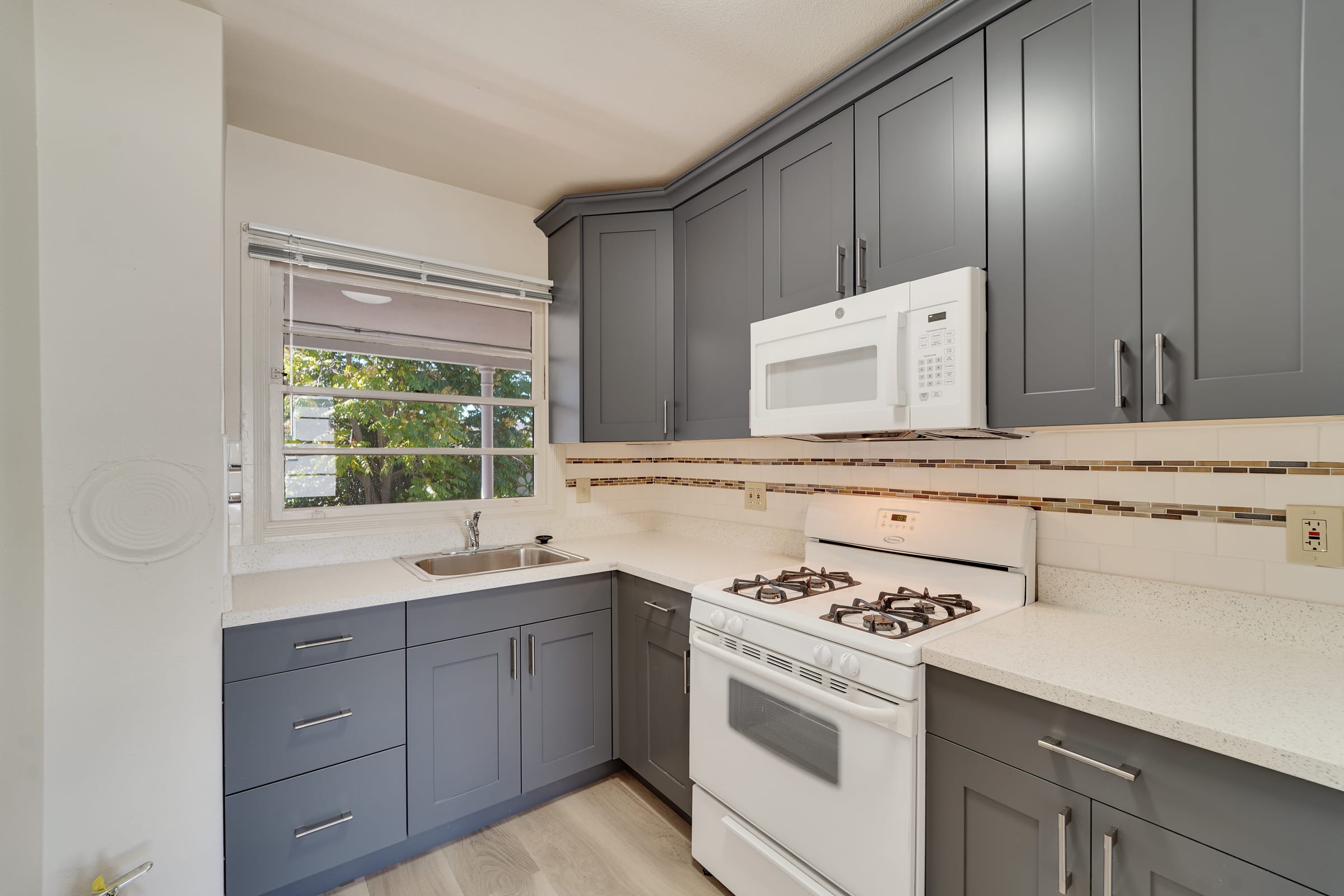 2412 Ellsworth St #14 — photo 11