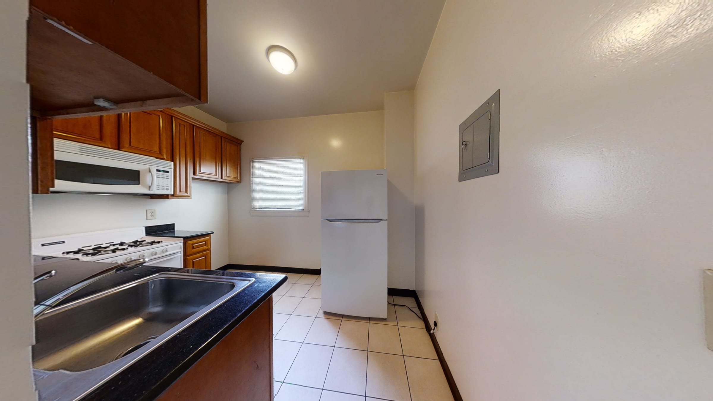 2460 Parker st #4 — photo 4
