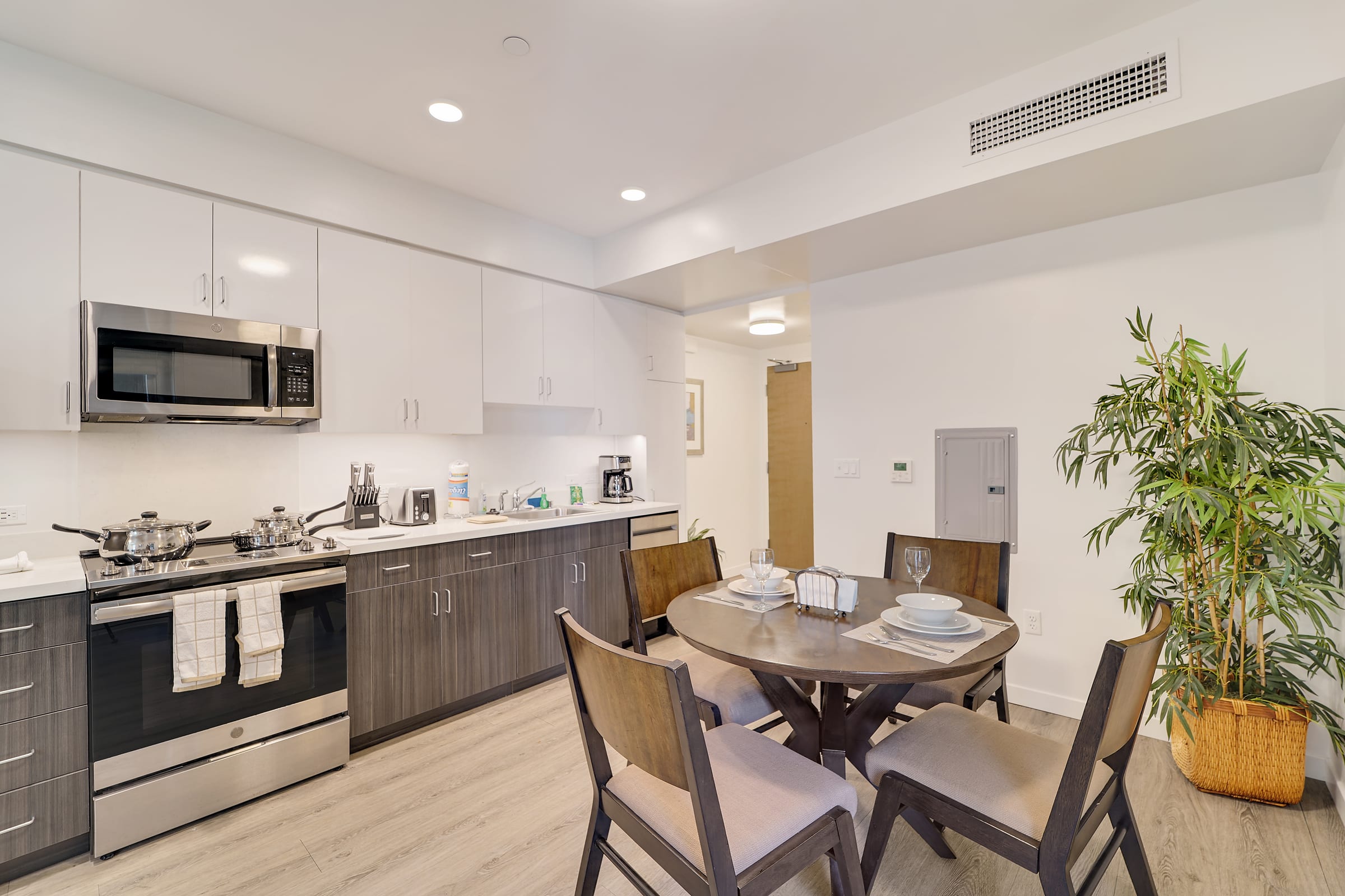 2124 Bancroft Way #406 — photo 3