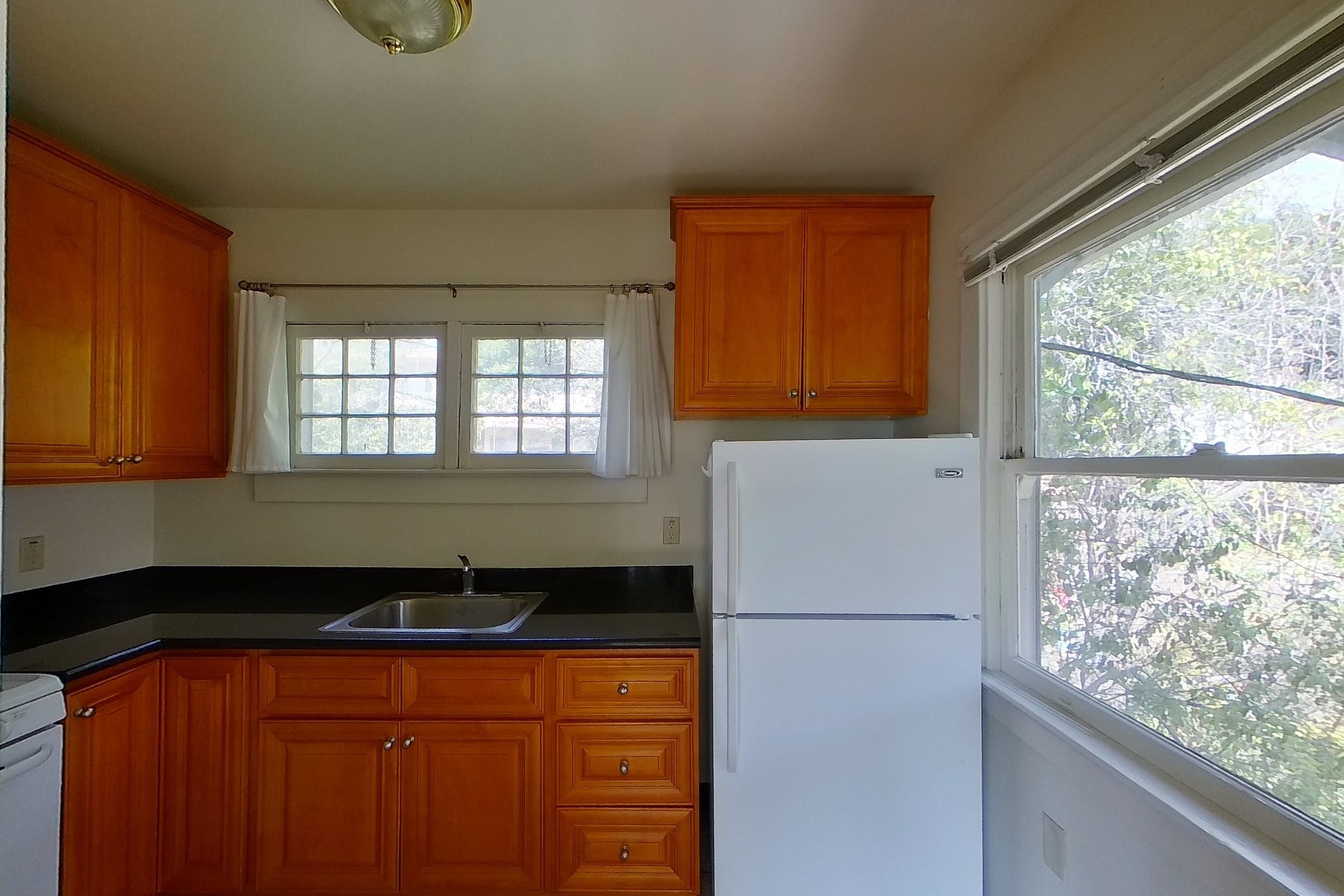2545 Benvenue Ave #D — photo 2