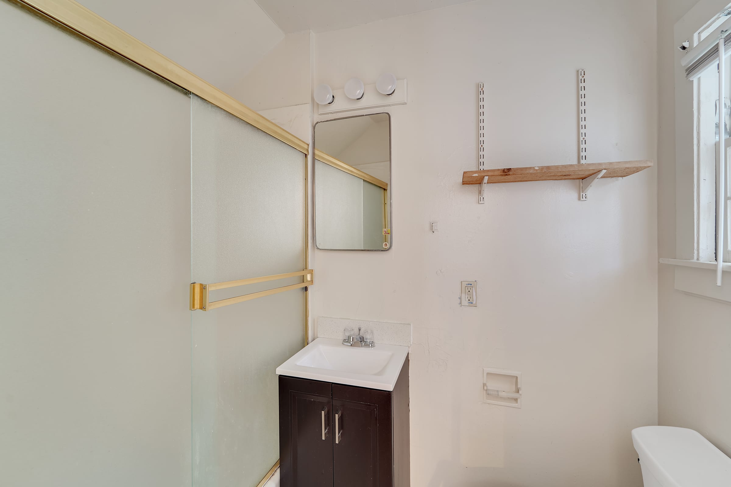 2551 Benvenue Ave #A — photo 5