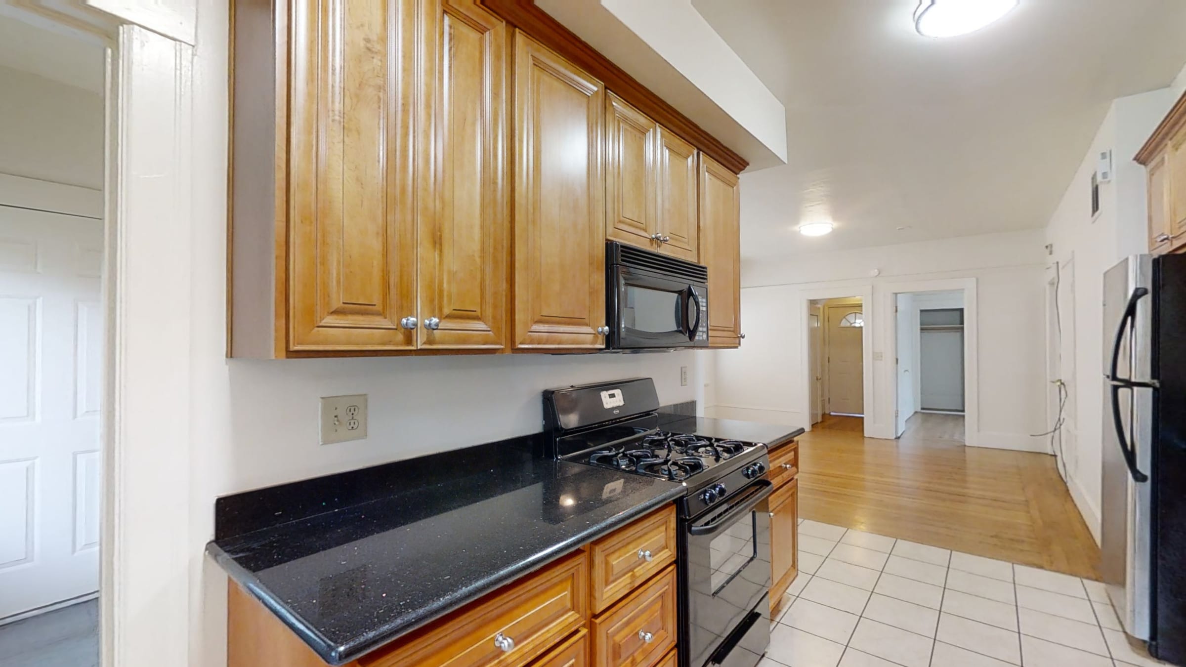2817 Hillegass Ave — photo 2