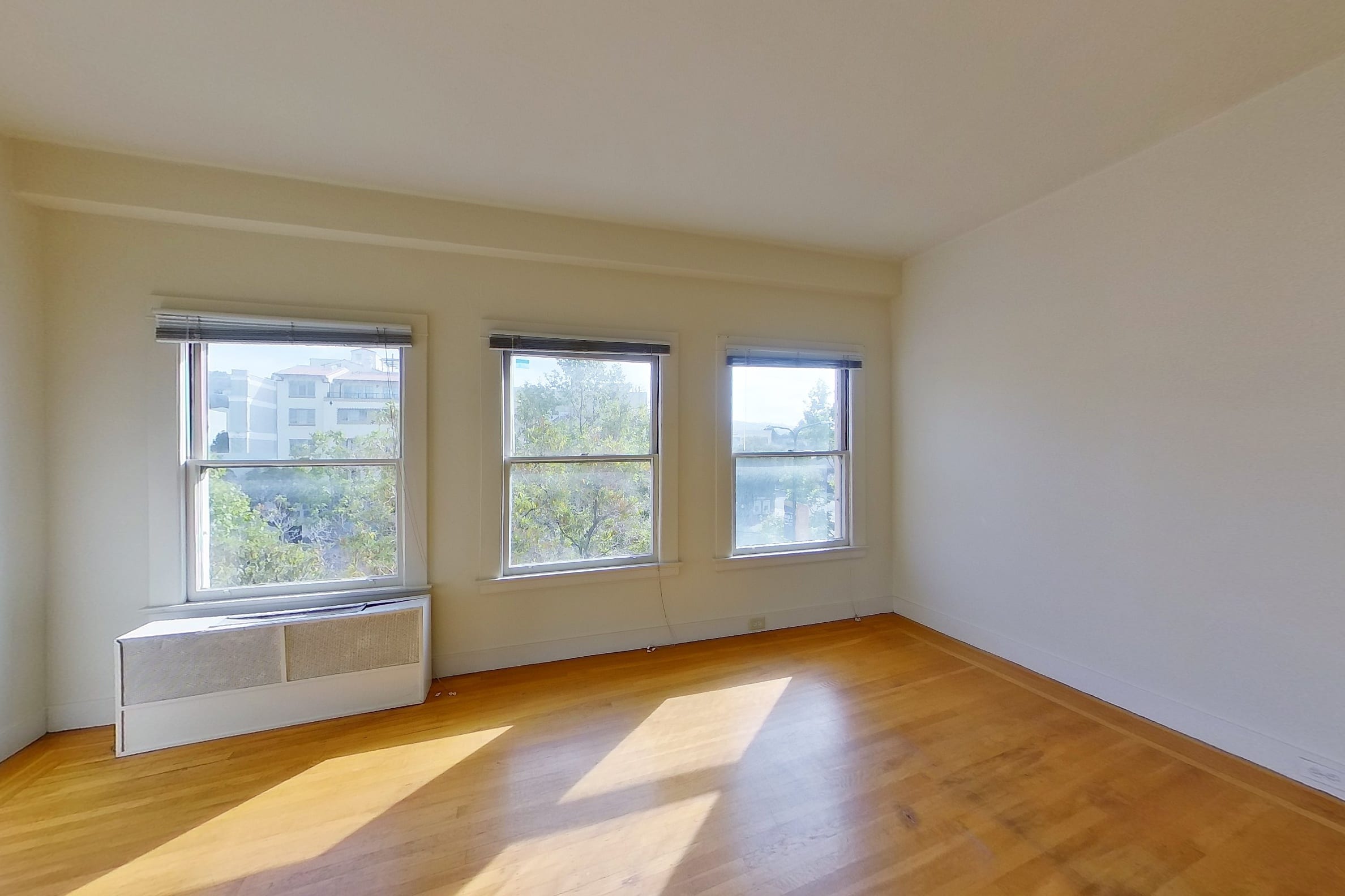 2322 Shattuck Ave #303 — photo 2