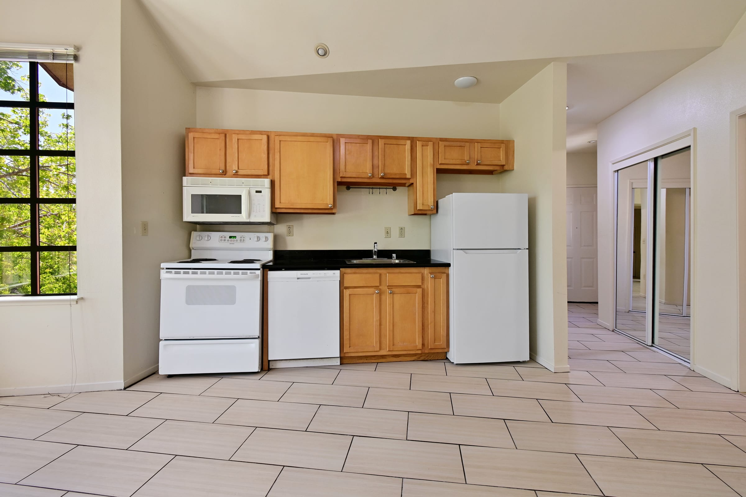 2616 Telegraph Ave #406 — photo 4