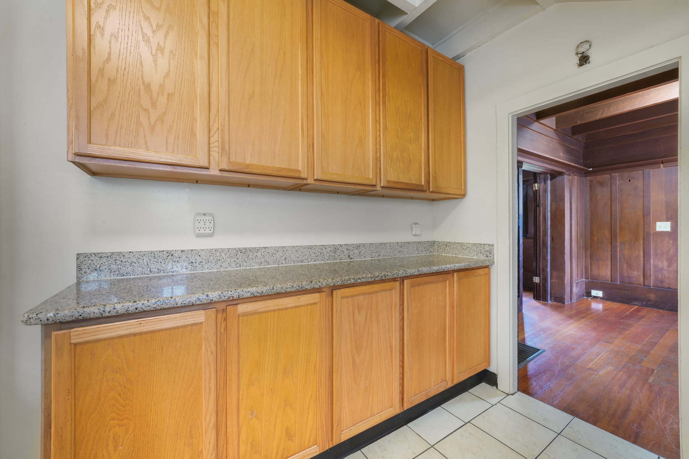 2551 Benvenue Ave — photo 9