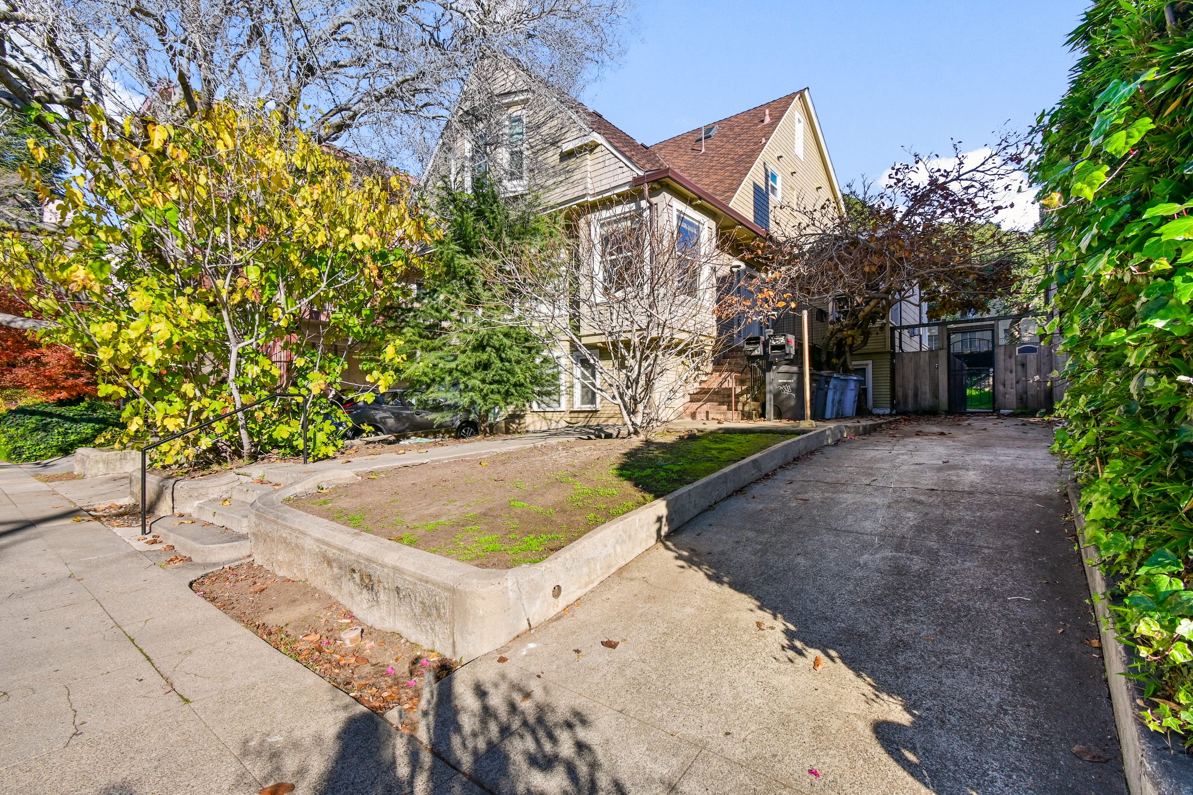 2539-2541 Benvenue Ave — photo 5