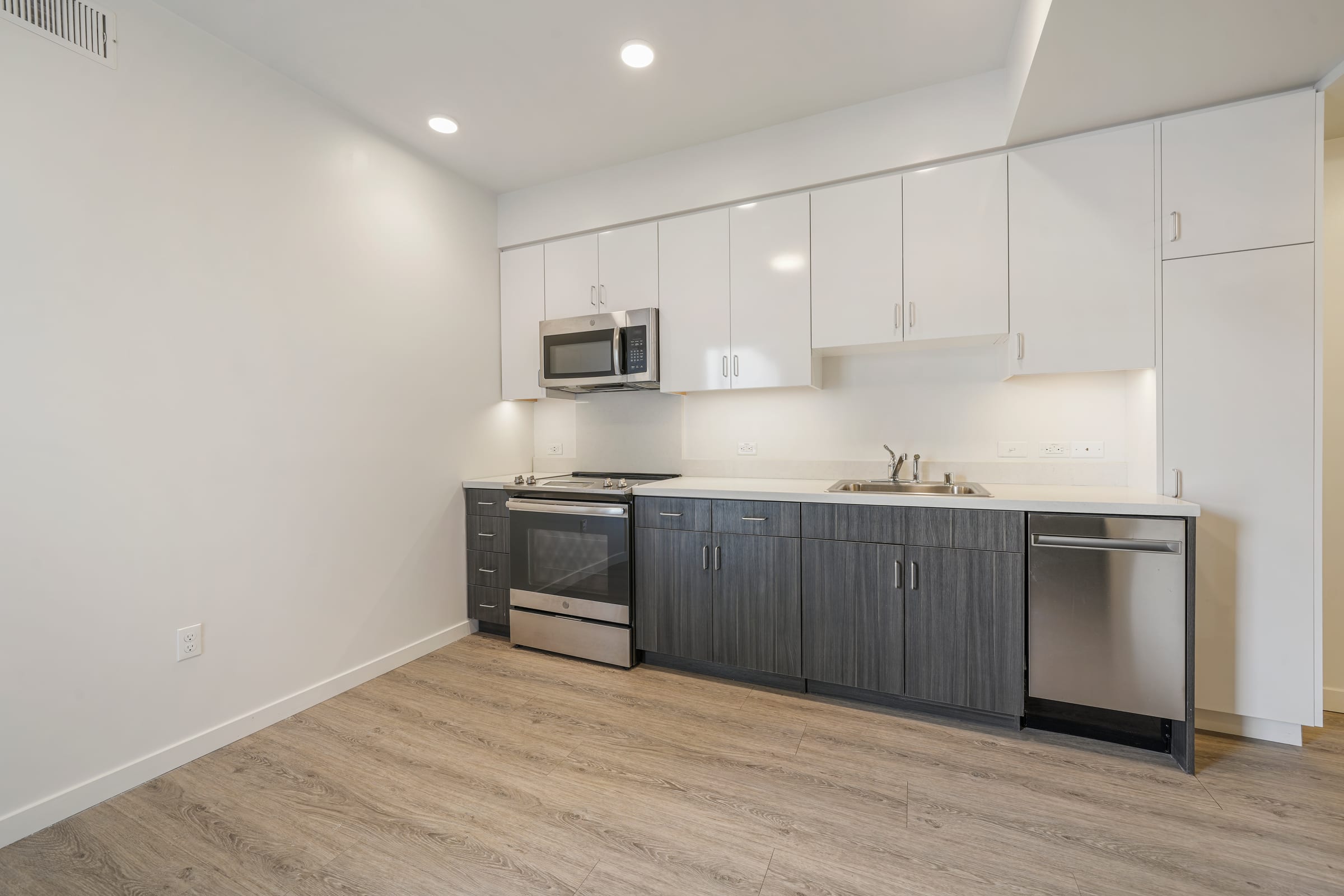 2124 Bancroft Way #504 — photo 3