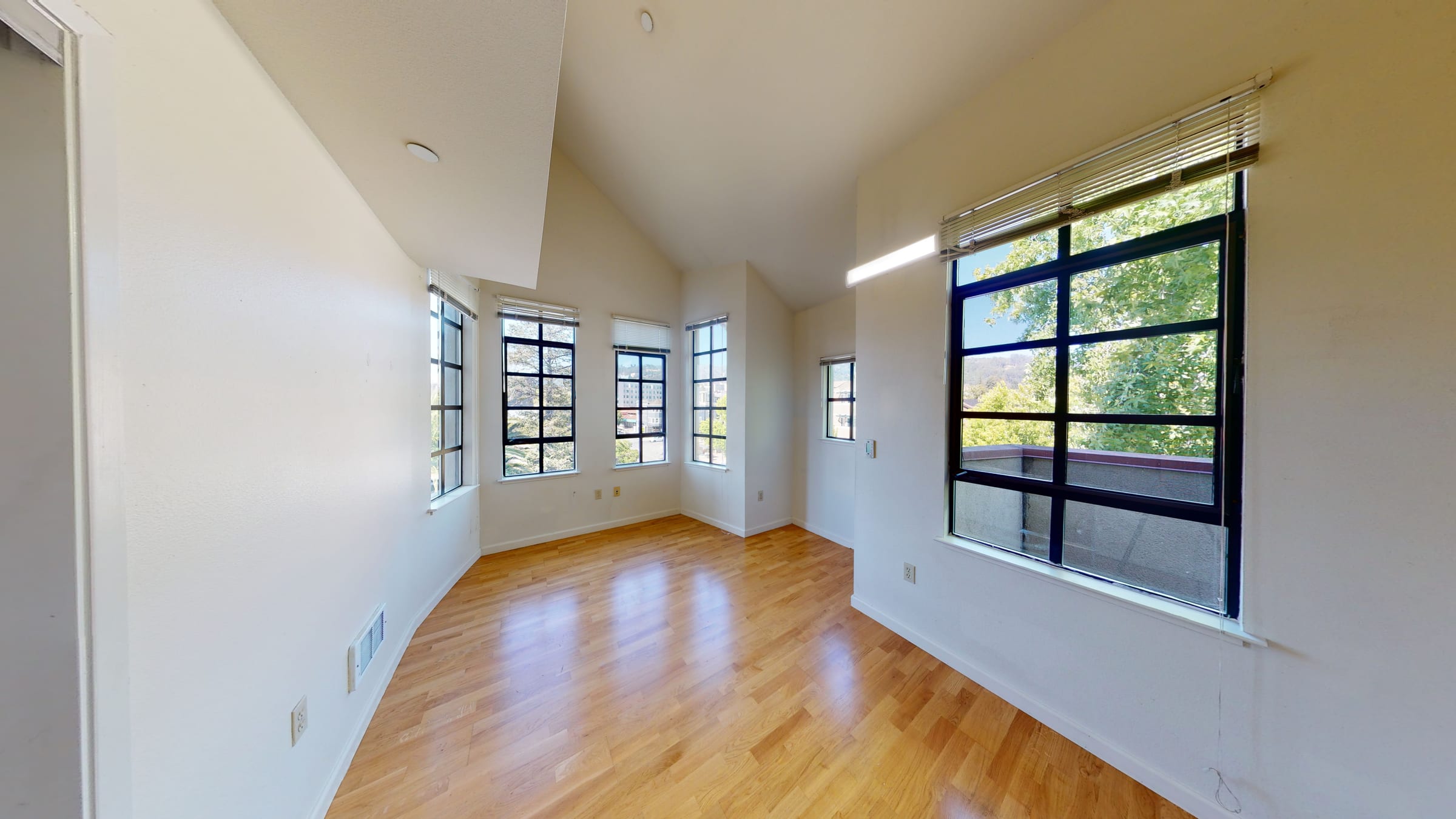 2616 Telegraph Ave #401 — photo 8