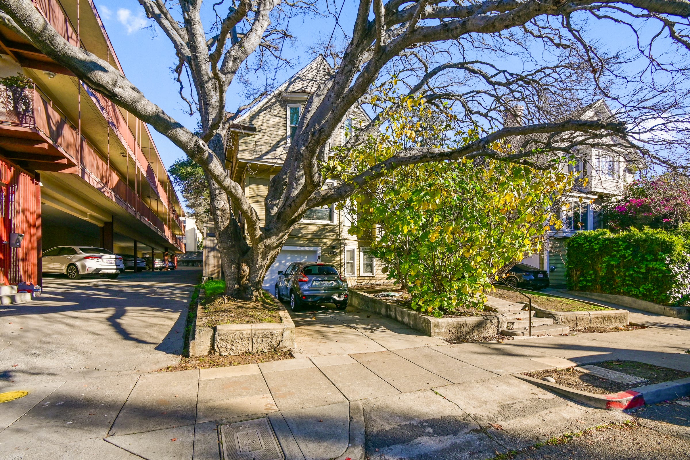 2539-2541 Benvenue Ave — photo 7