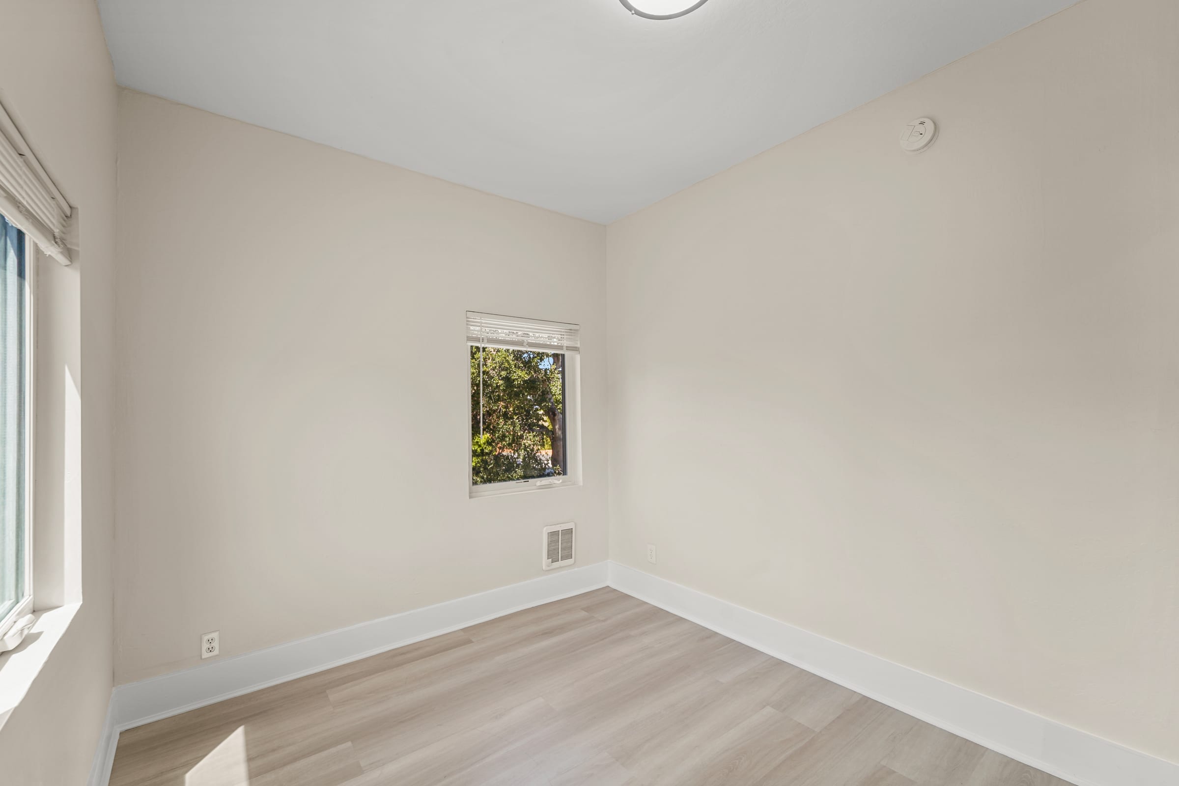 2620 Hillegass Ave #8 — photo 11