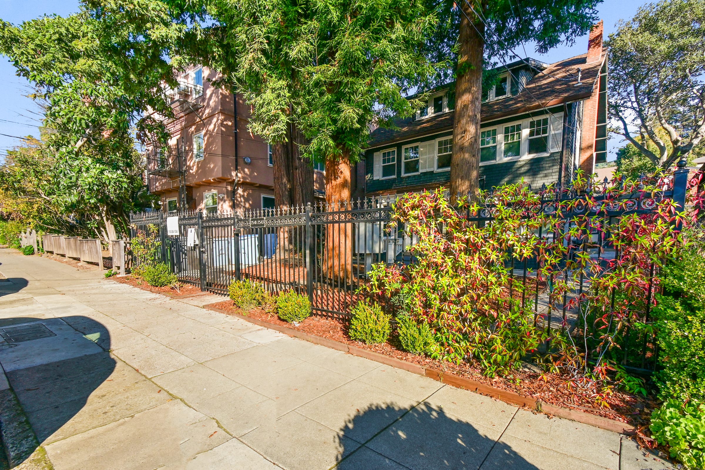 2542 Piedmont Ave — photo 3