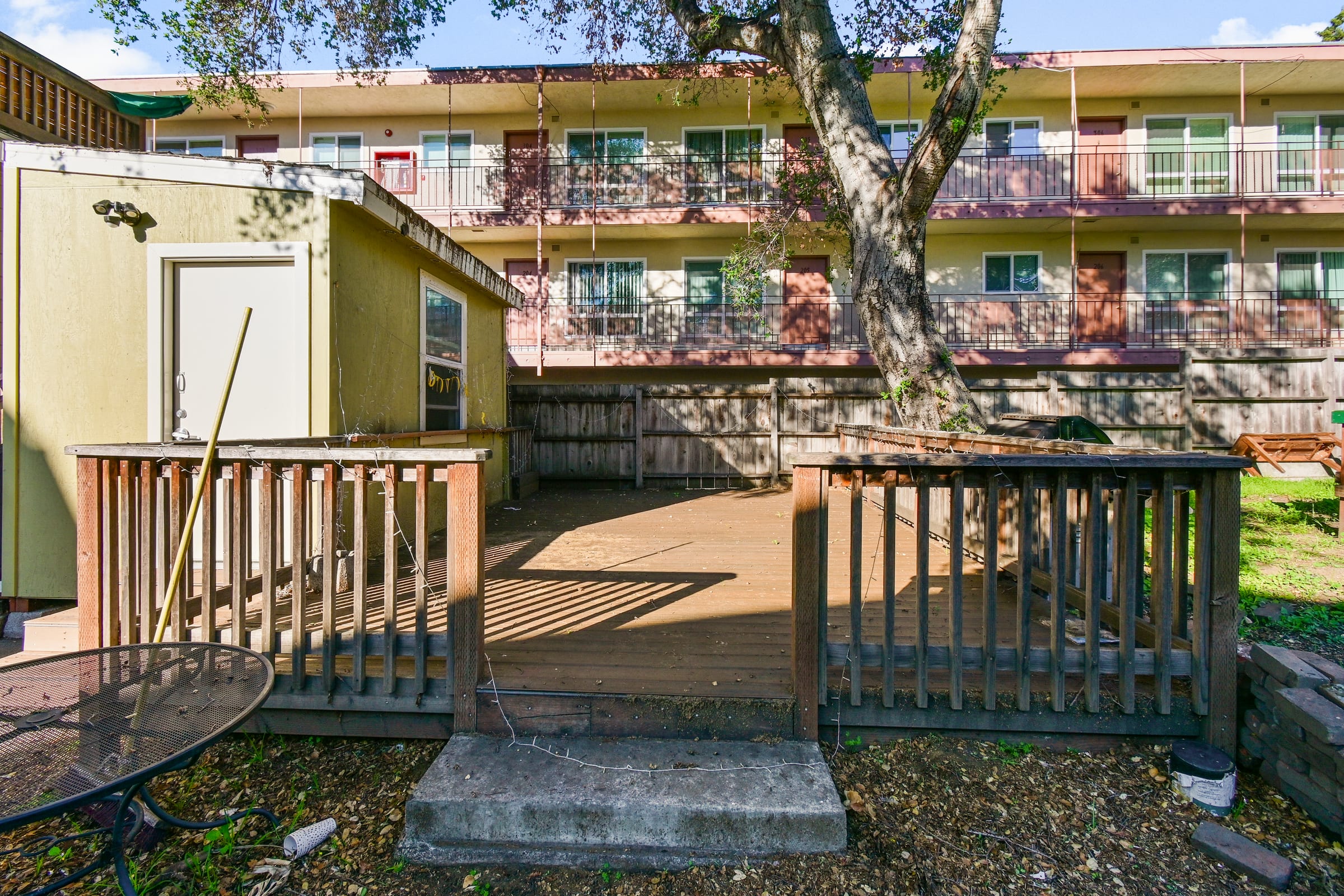 2539-2541 Benvenue Ave — photo 3