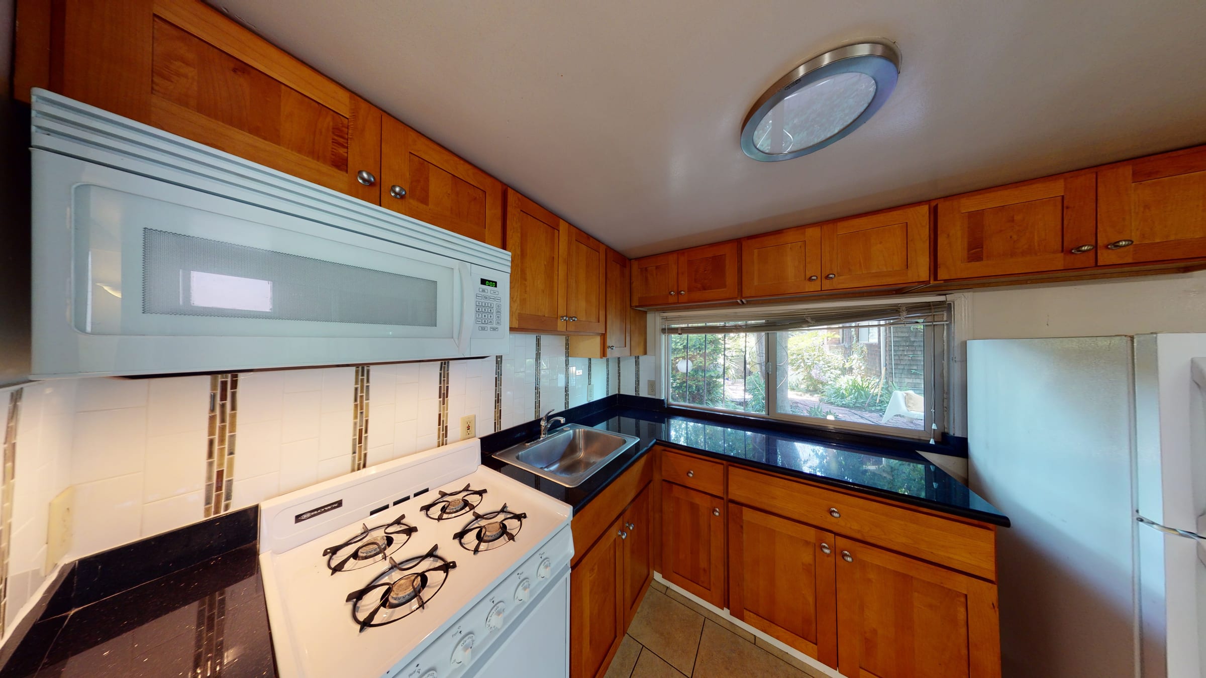 2555 Benvenue Ave #B — photo 3