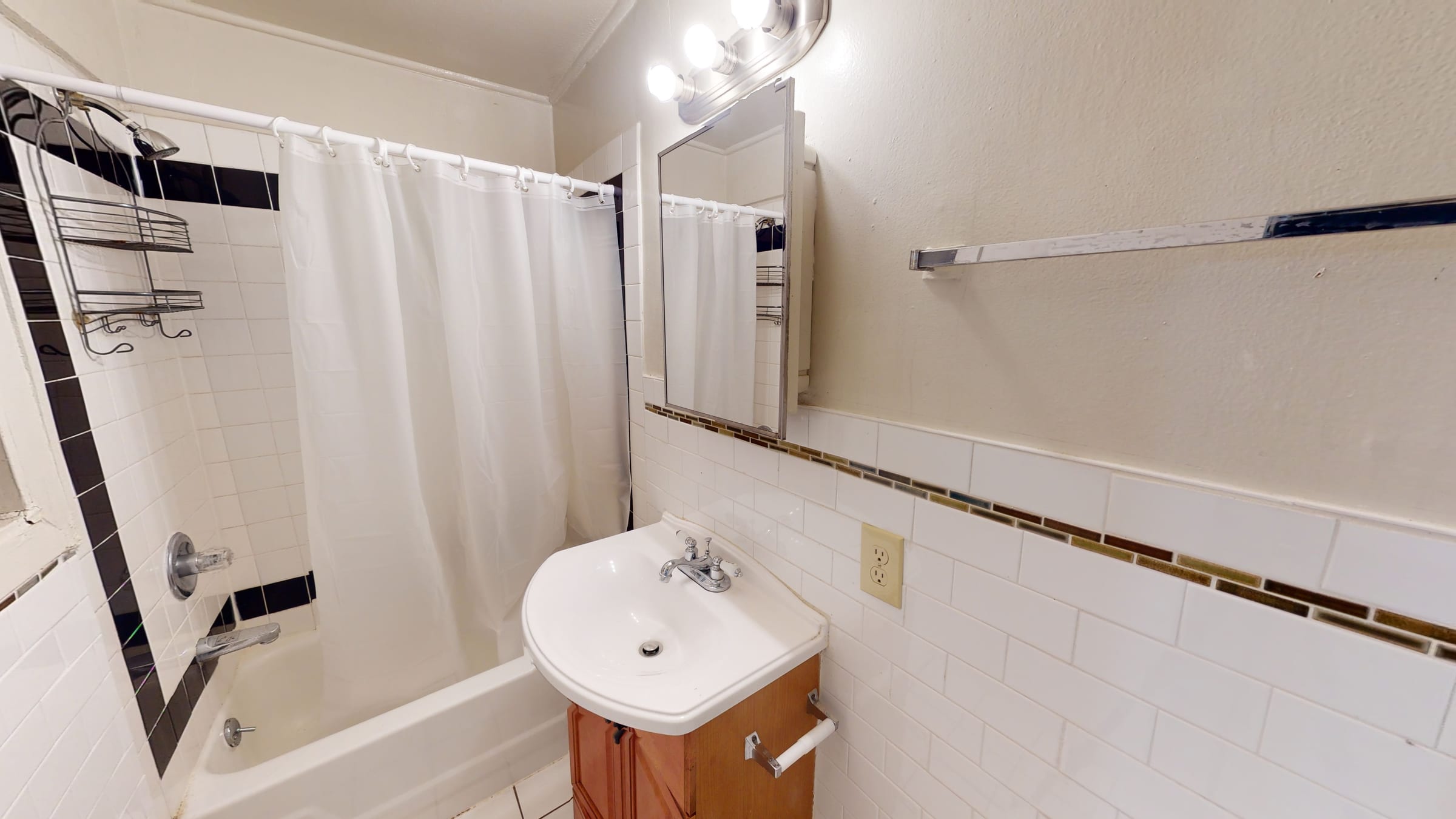 2551 Benvenue Ave #B — photo 5