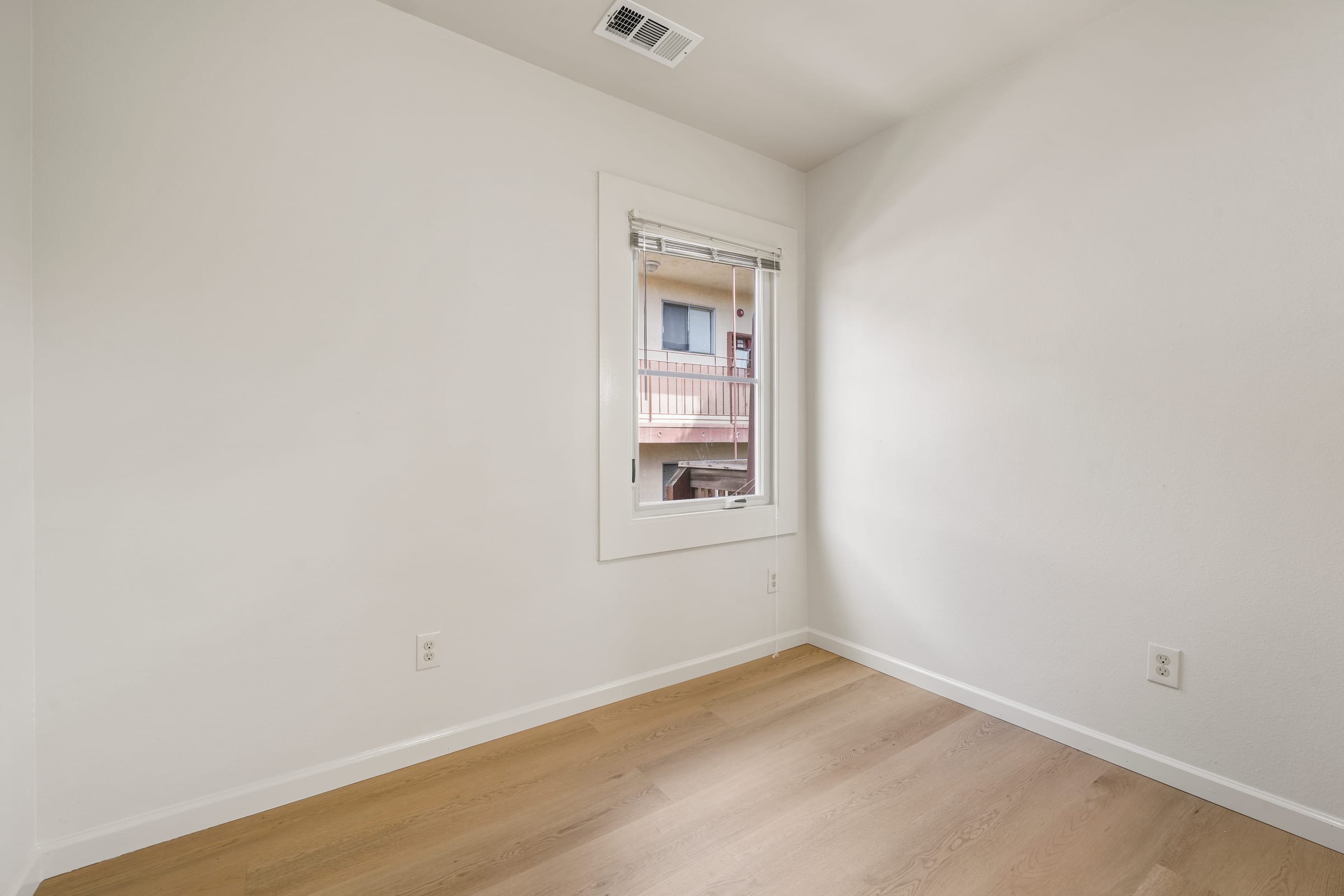 2541 Benvenue Ave — photo 8