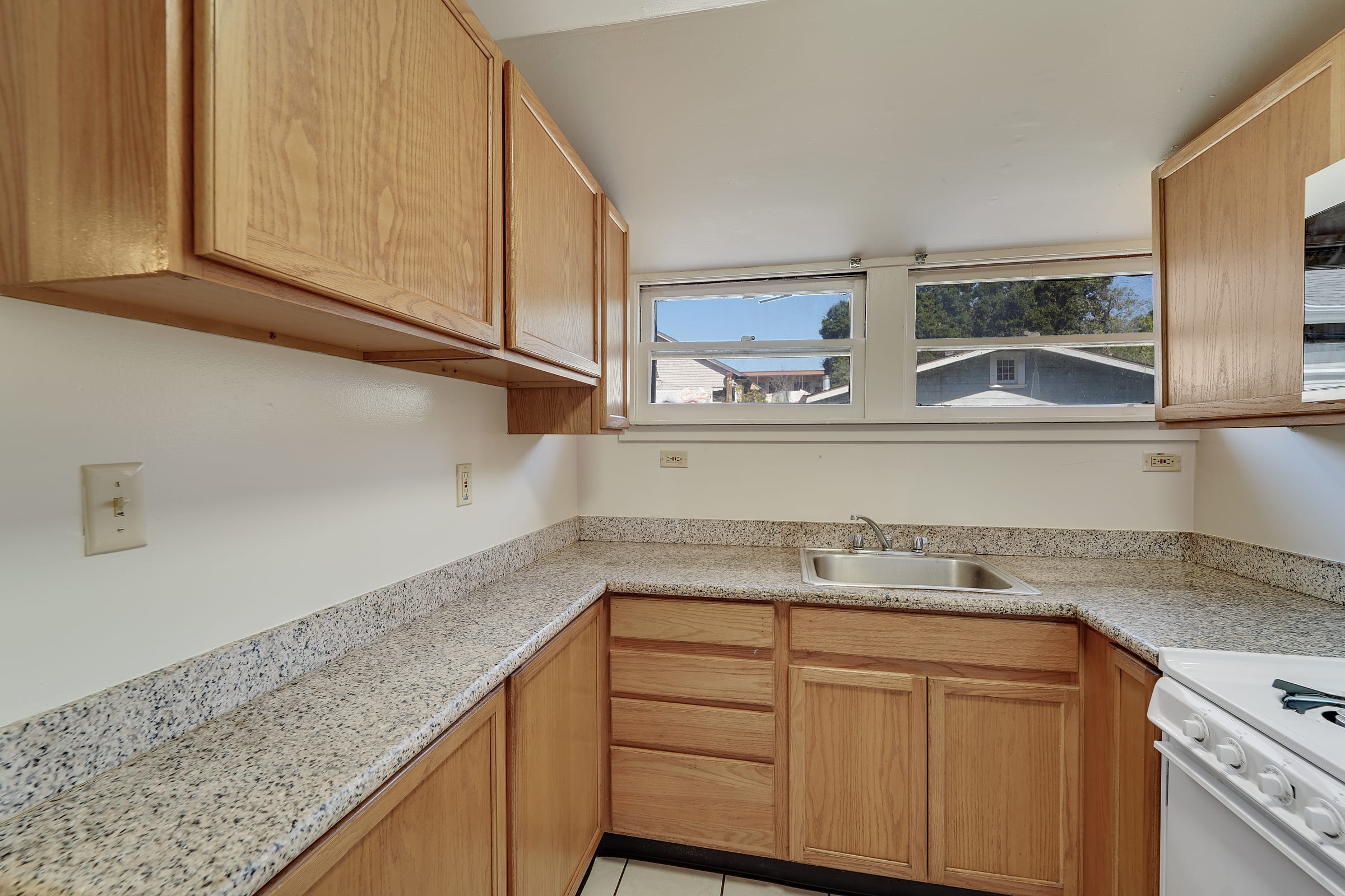 2551 Benvenue Ave #A — photo 3