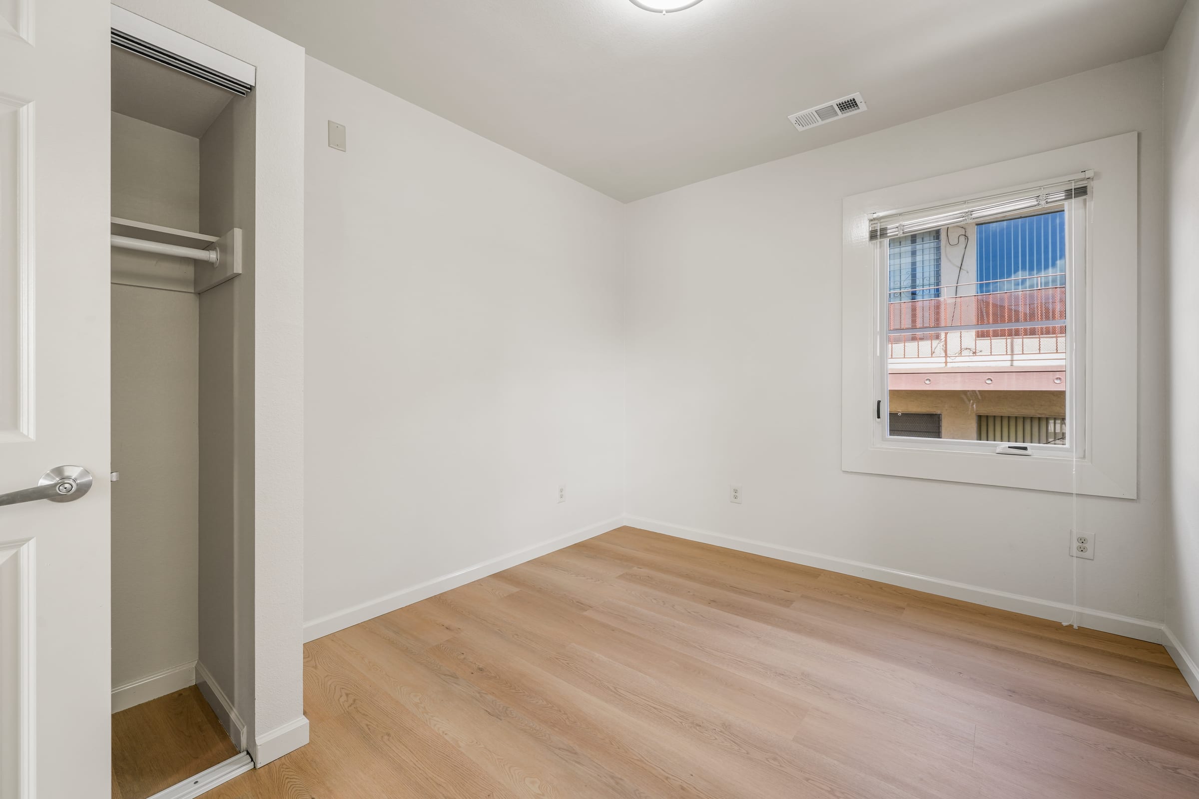2541 Benvenue Ave — photo 5