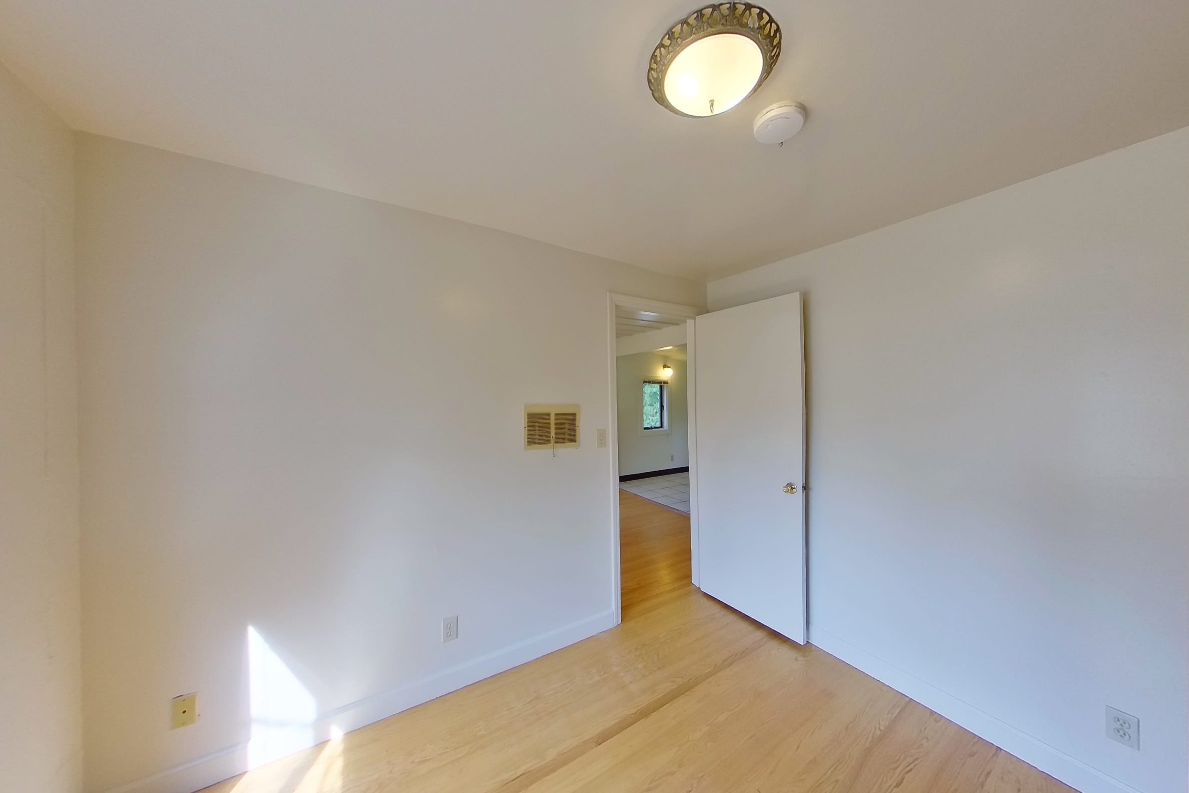 2545 Benvenue Ave #B — photo 9