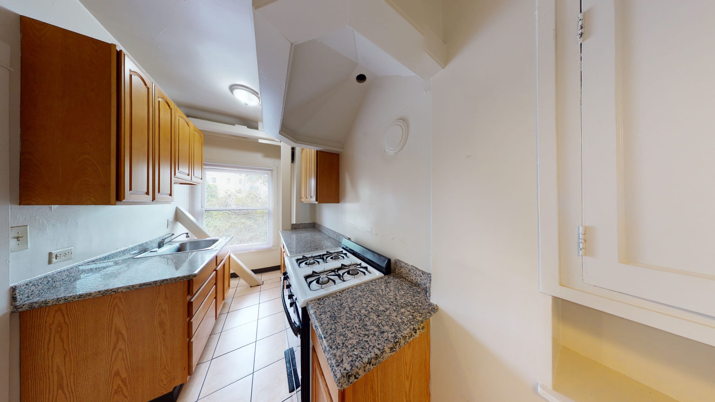 2322 Shattuck Ave #301 — photo 2