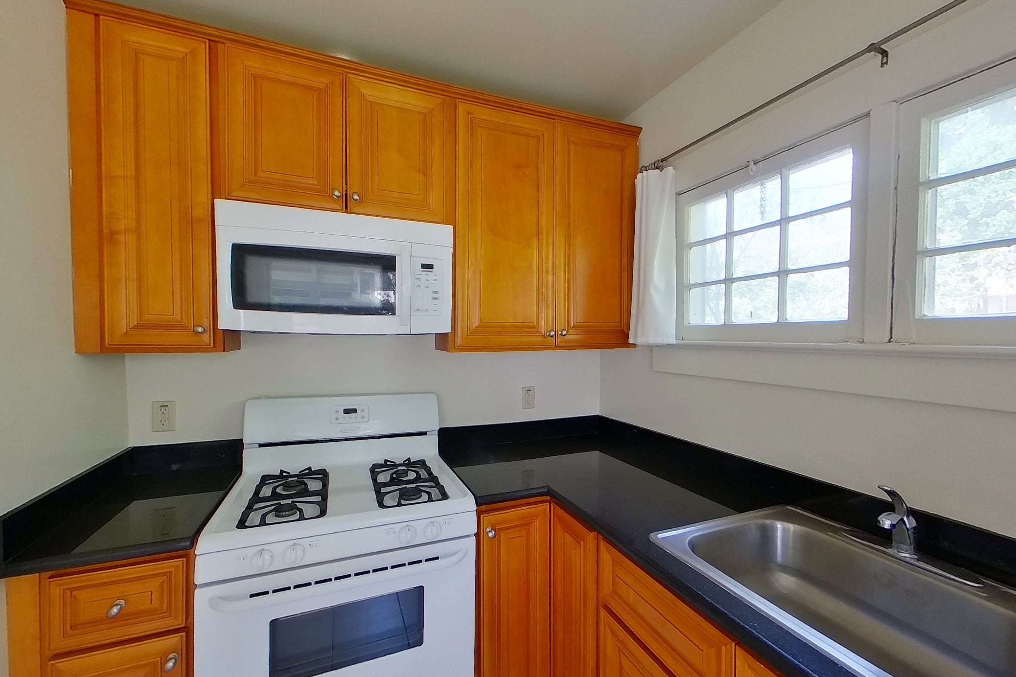 2545 Benvenue Ave #D — photo 3