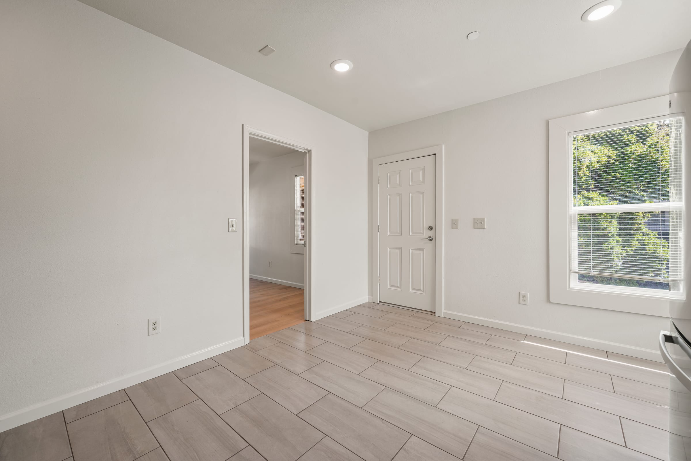 2541 Benvenue Ave — photo 3