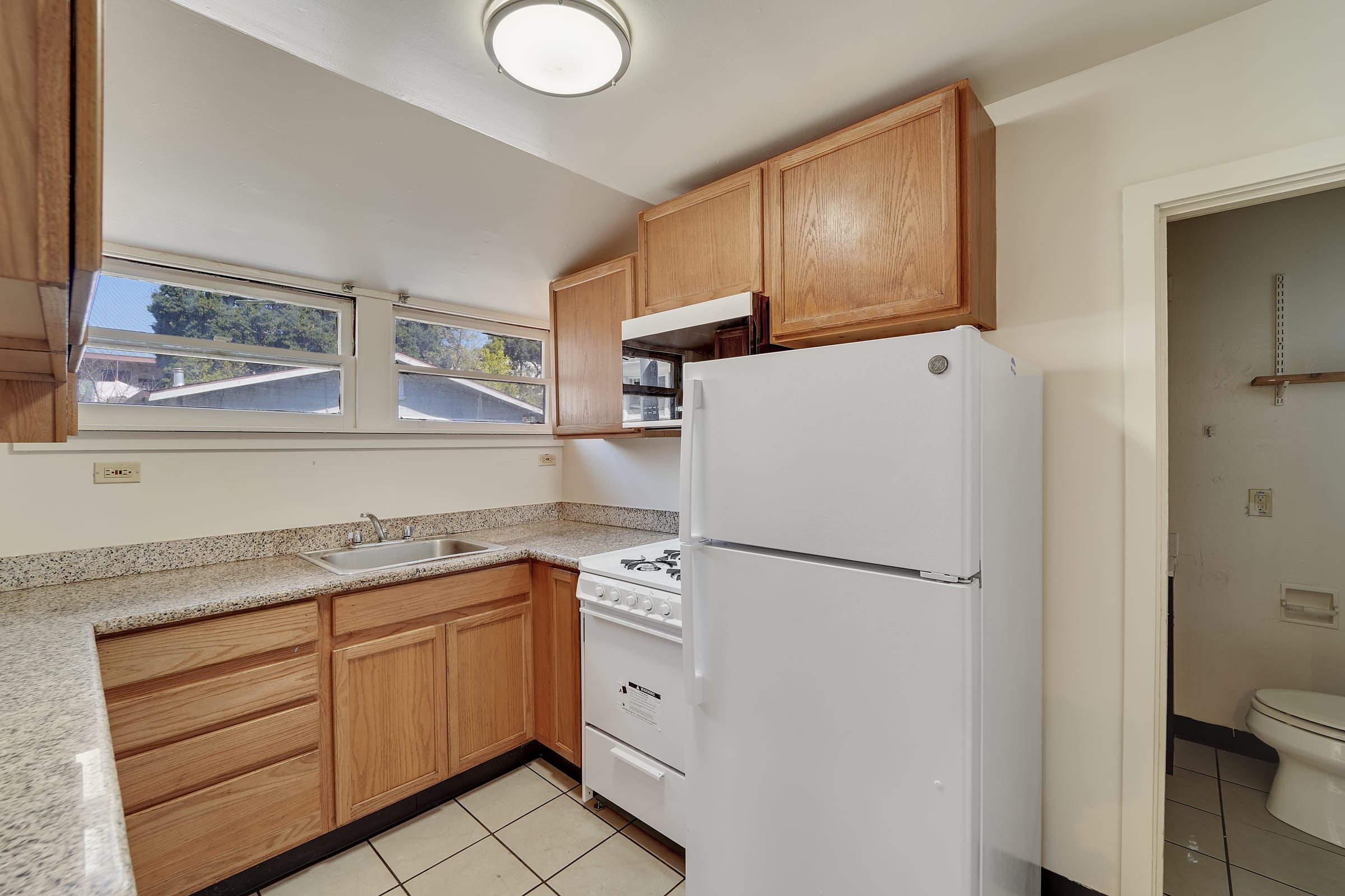 2551 Benvenue Ave #A — photo 2