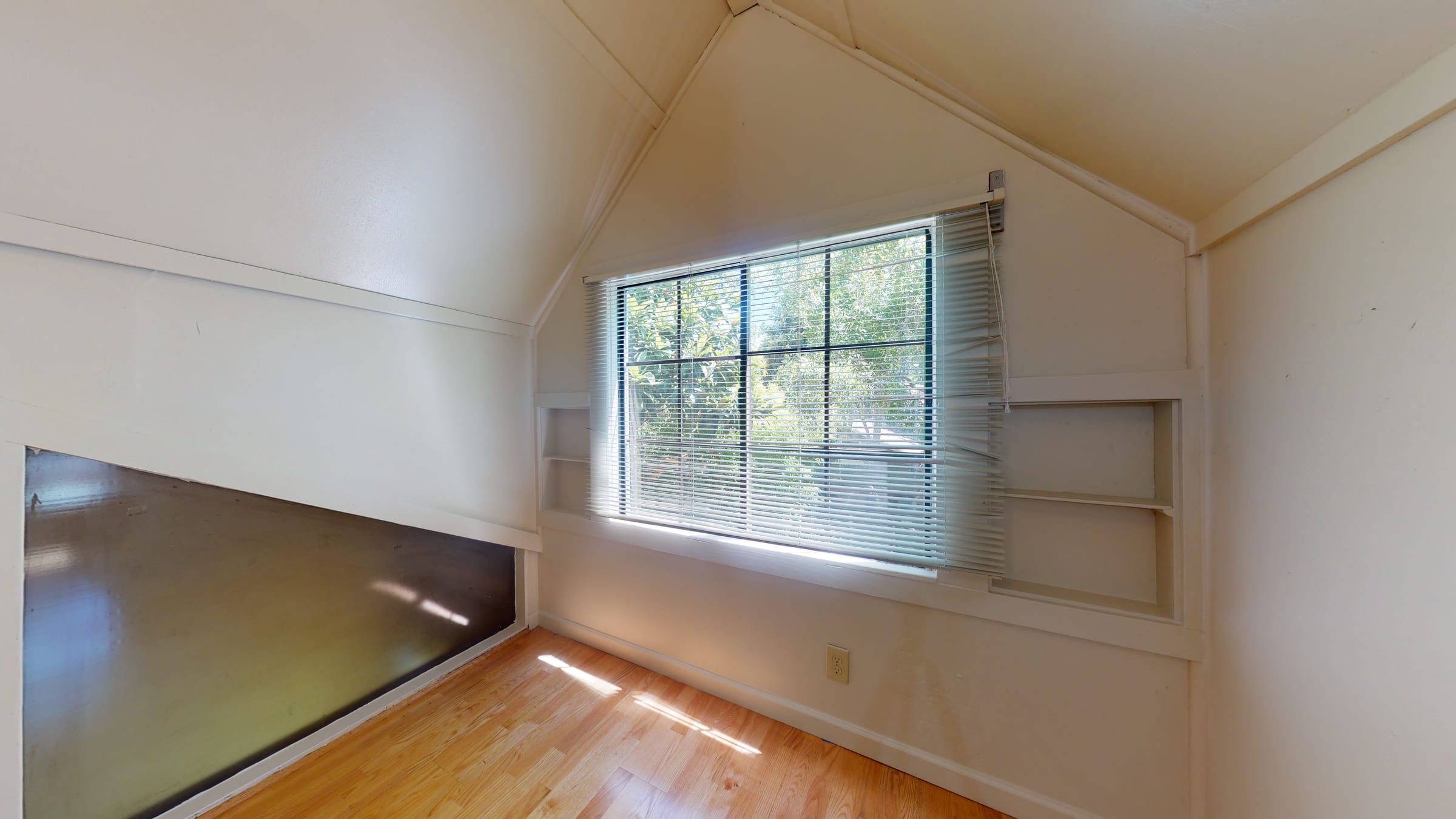 2551 Benvenue Ave #B — photo 6