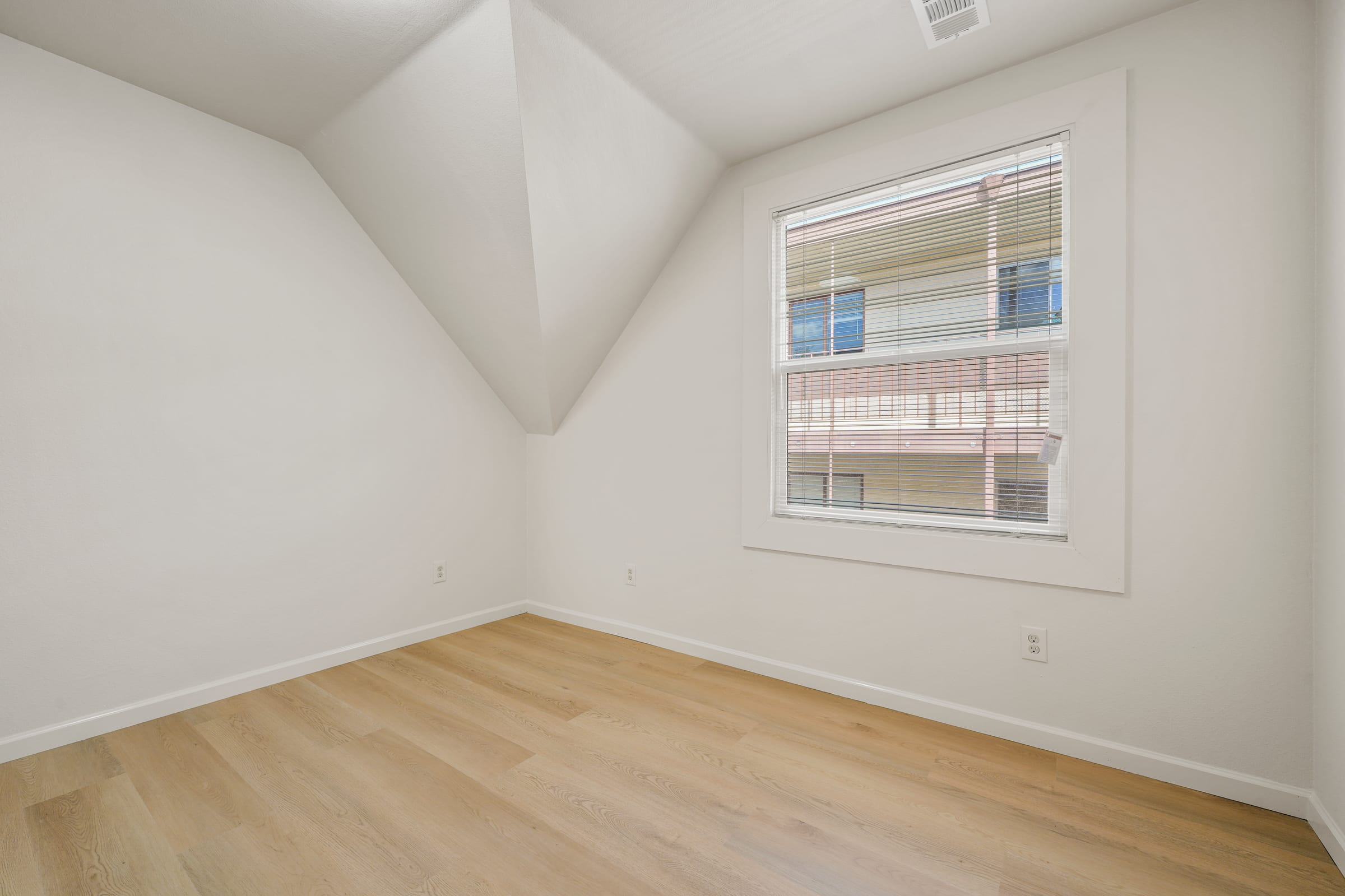 2541 Benvenue Ave — photo 15