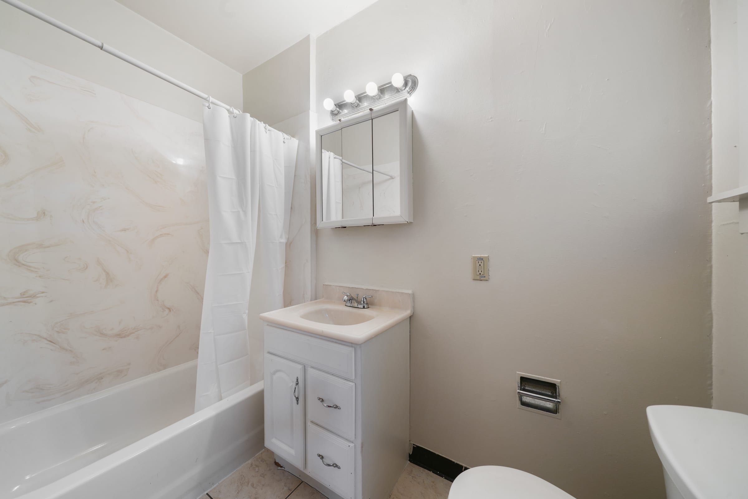 2551 Benvenue Ave — photo 15