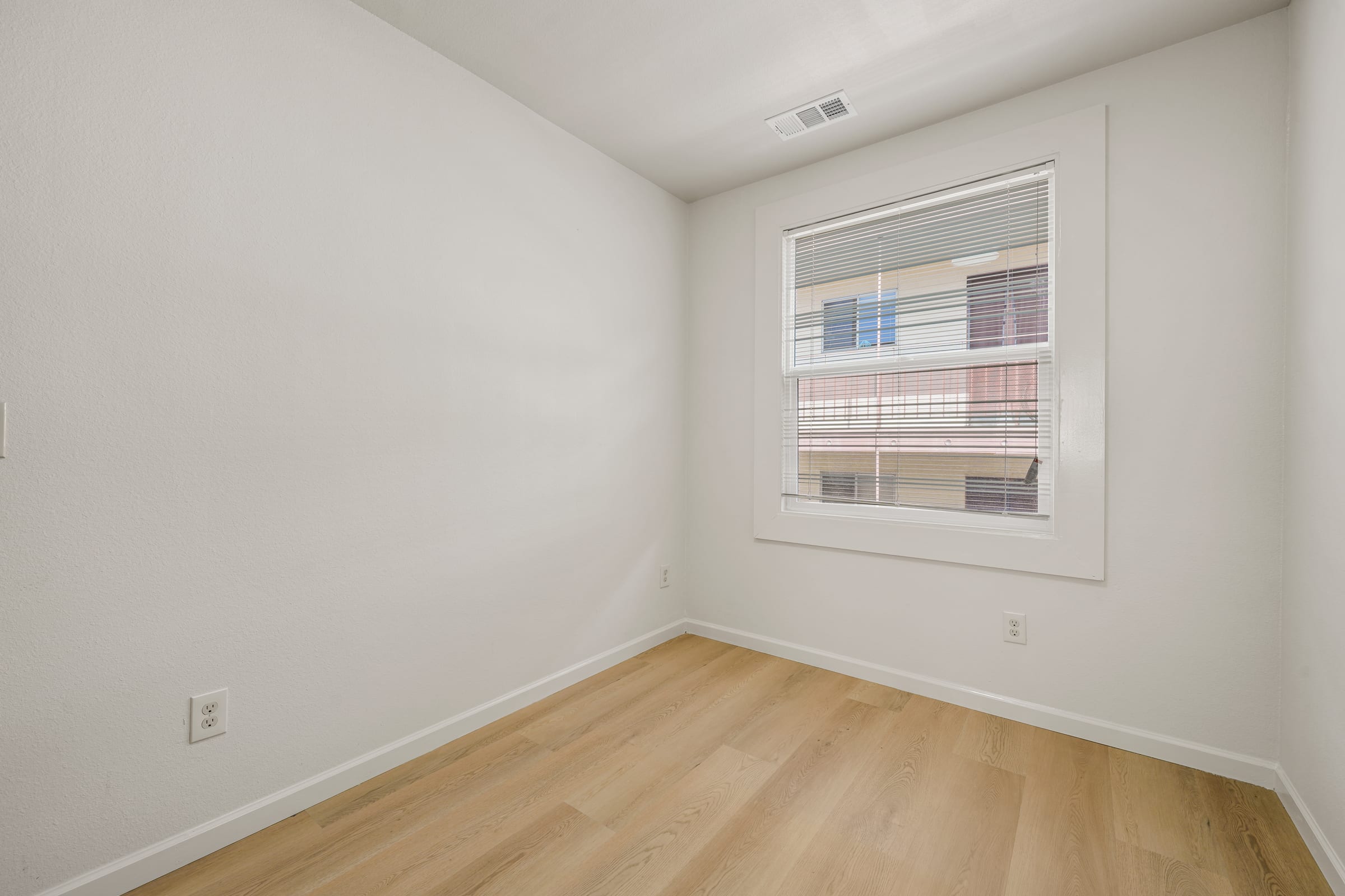 2541 Benvenue Ave — photo 14