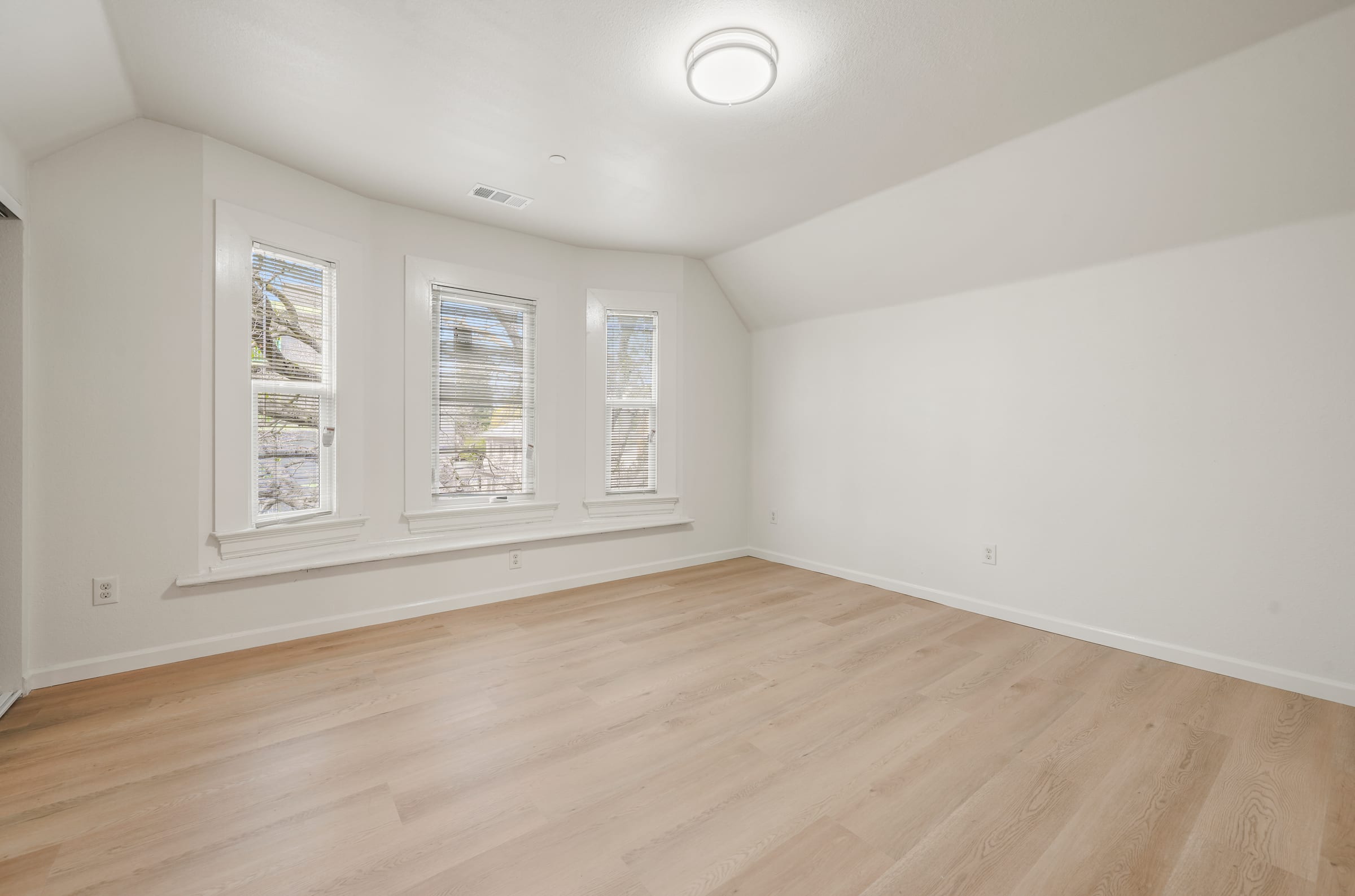 2541 Benvenue Ave — photo 20