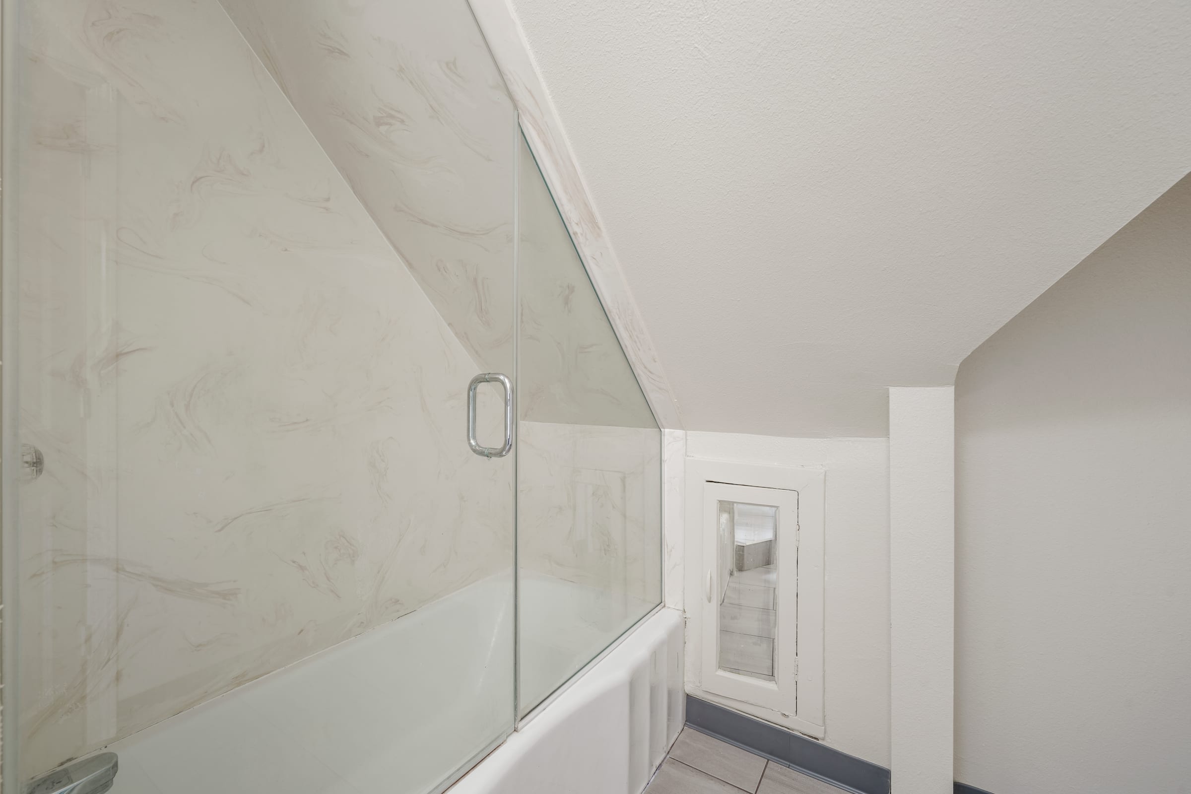 2541 Benvenue Ave — photo 19