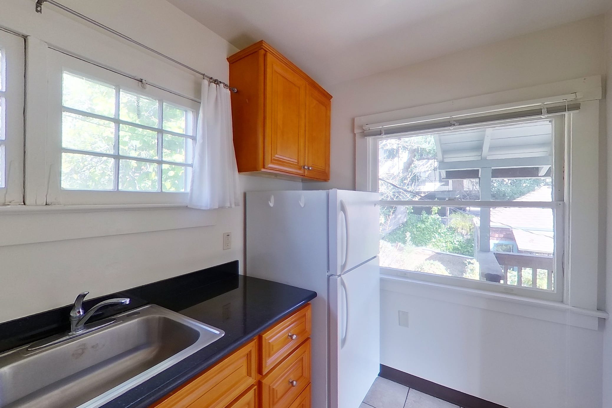 2545 Benvenue Ave #D — photo 4